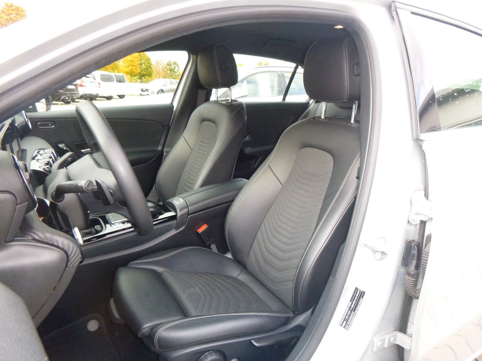 Mercedes-Benz A 180 >AUT/NAV/PDC/Sitzheizung< foto 9