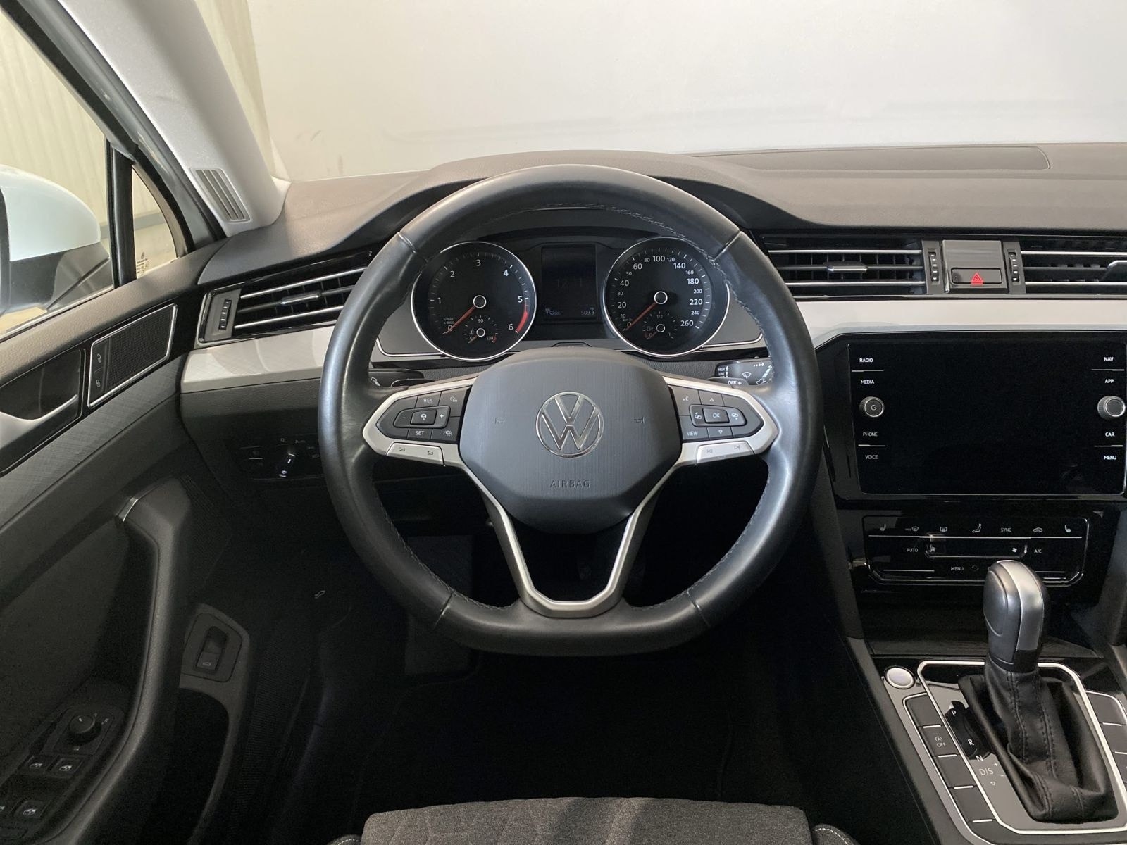 Volkswagen Passat Variant 2.0 TDI Business *ACC*DSG*Navi foto 6