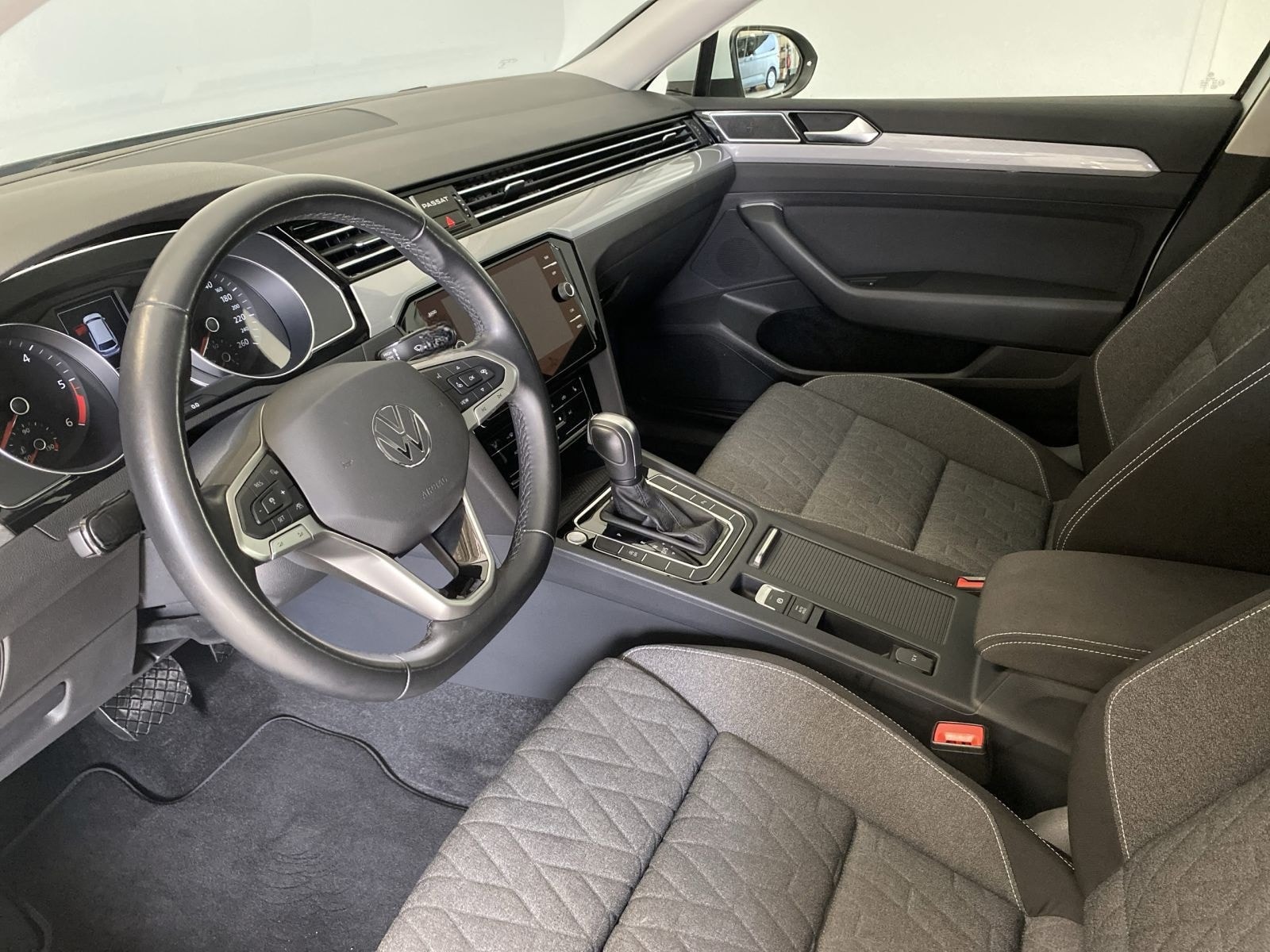 Volkswagen Passat Variant 2.0 TDI Business *ACC*DSG*Navi foto 5