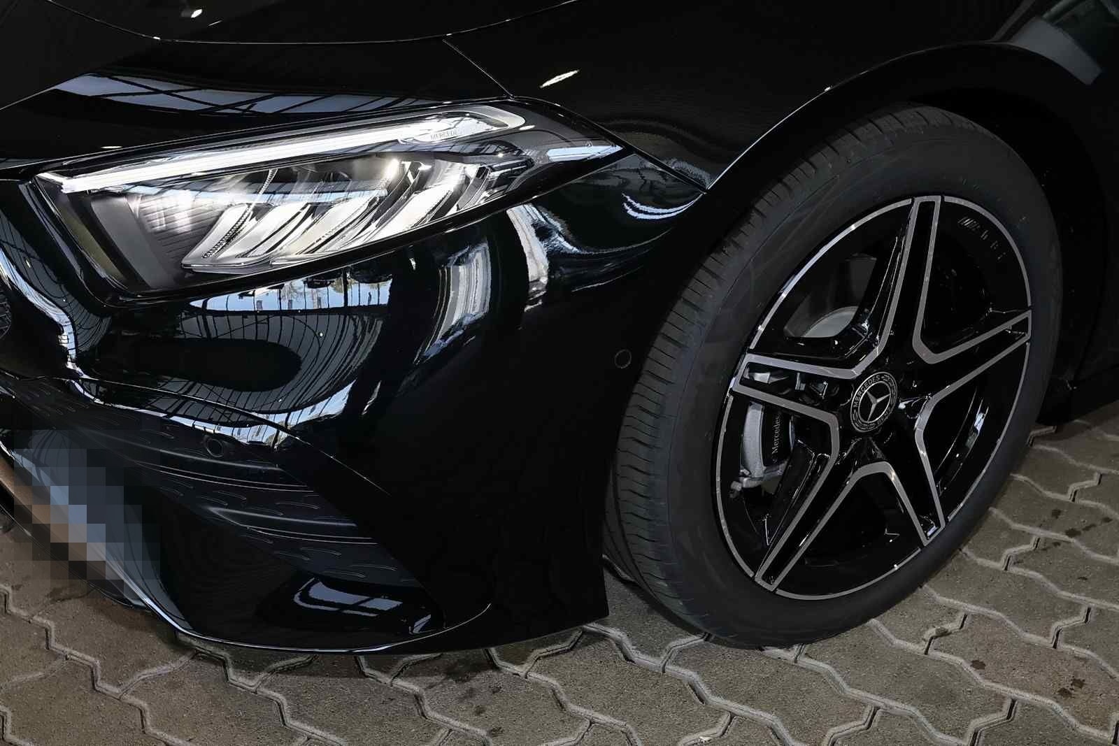 Mercedes-Benz A 180 AMG RüKam+LED+Pano+Night+Totwink+Distronic foto 3