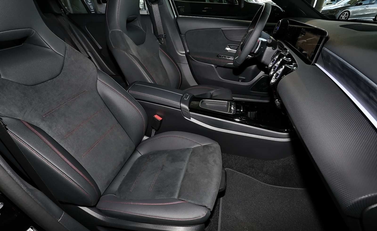 Mercedes-Benz A 180 AMG RüKam+LED+Pano+Night+Totwink+Distronic foto 4