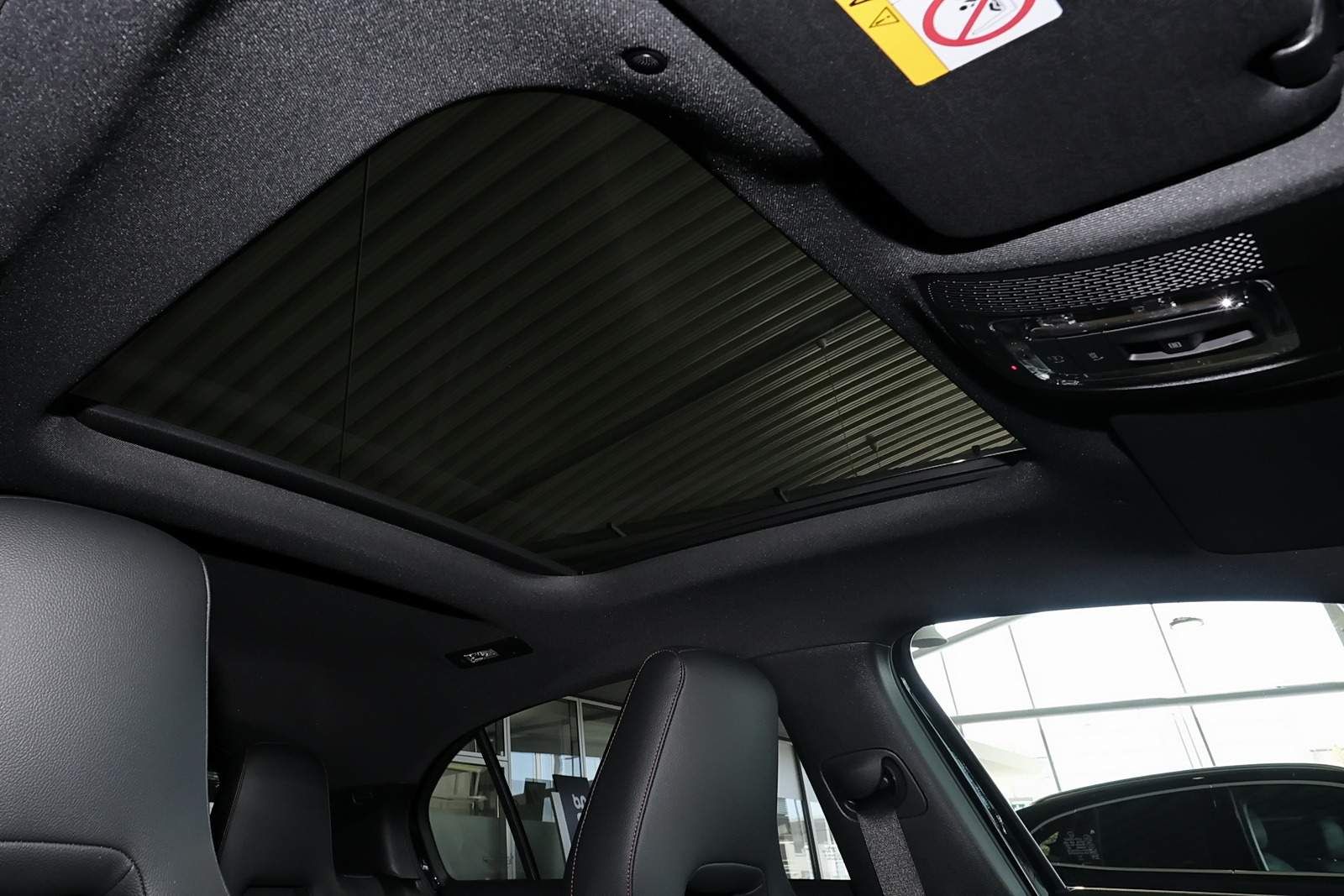 Mercedes-Benz A 180 AMG RüKam+LED+Pano+Night+Totwink+Distronic foto 7