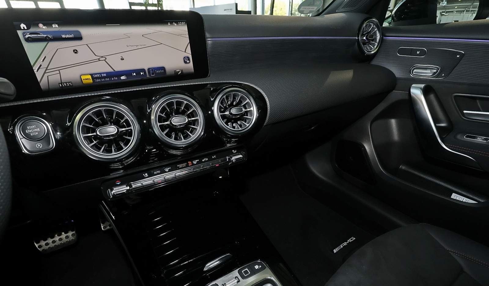 Mercedes-Benz A 180 AMG RüKam+LED+Pano+Night+Totwink+Distronic foto 10