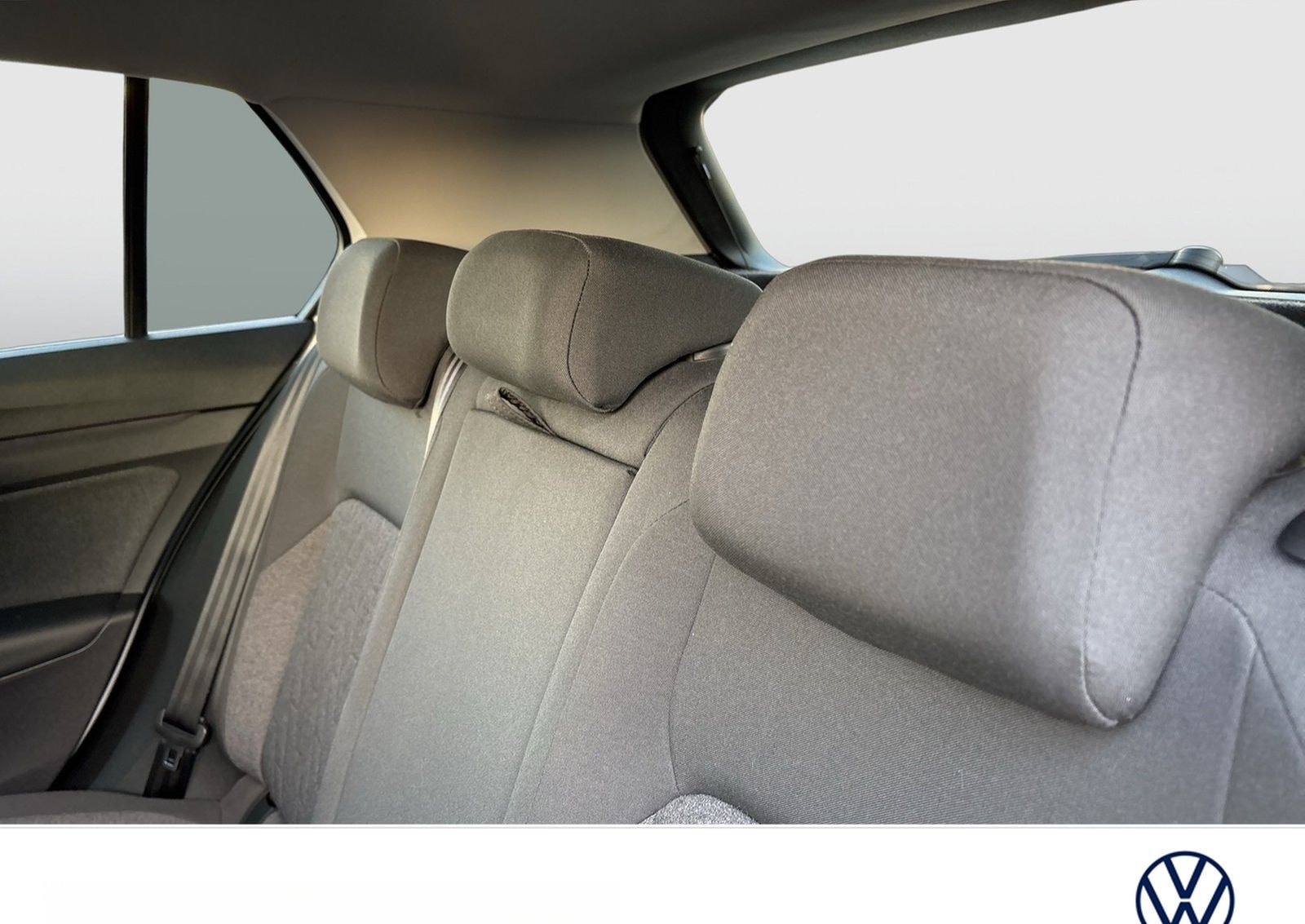 Volkswagen Golf VIII 1.0 eTSI MOVE STANDHZ. AHK CAM NAVI foto 8