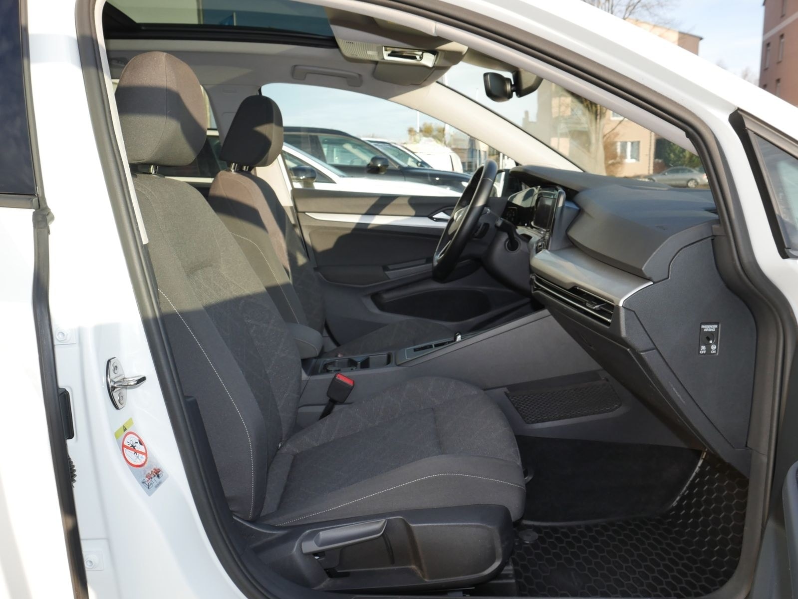 Volkswagen Golf VIII Variant 1.0 eTSI Life DSG ACC NAVI SIT foto 4