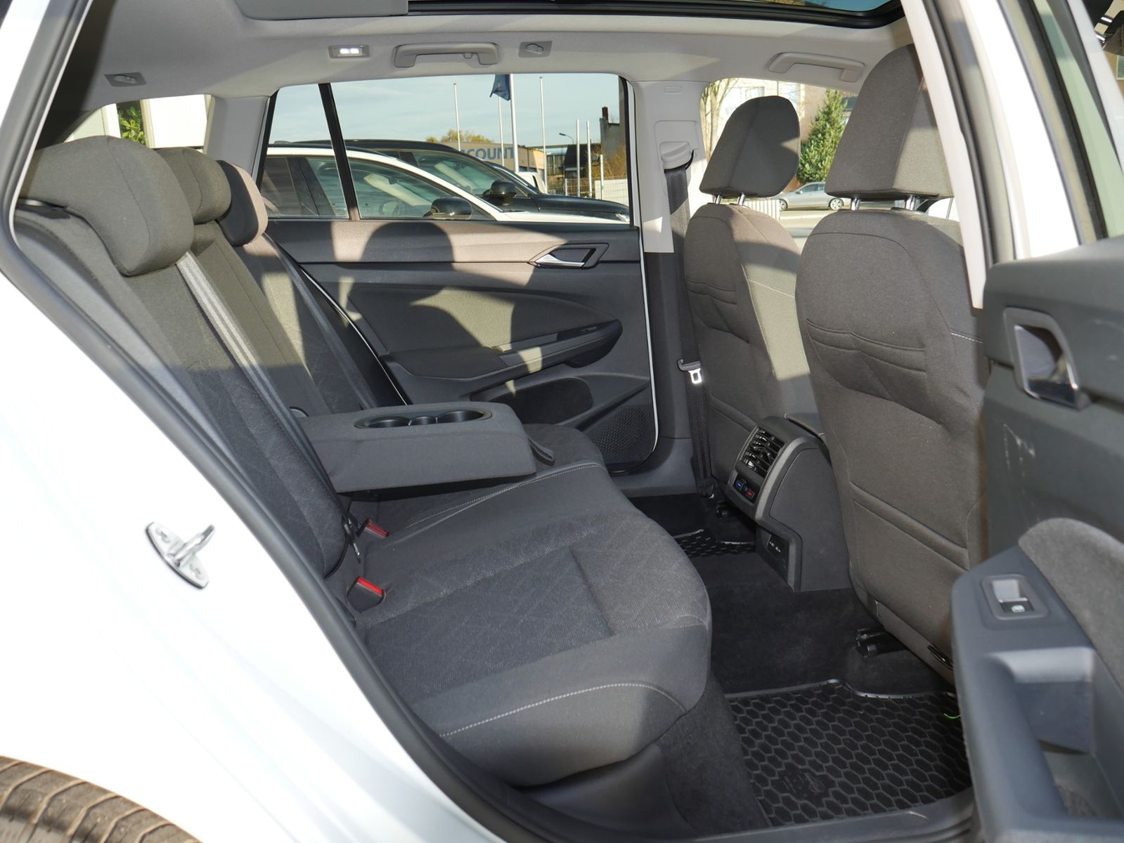 Volkswagen Golf VIII Variant 1.0 eTSI Life DSG ACC NAVI SIT foto 5