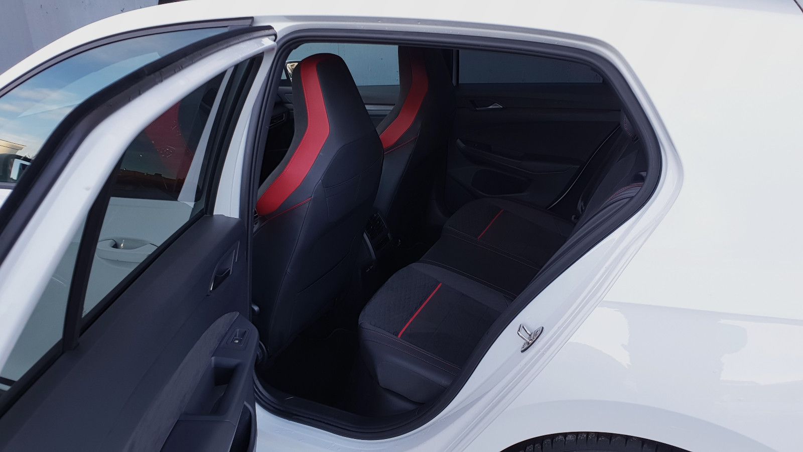 Volkswagen Golf 8 GTI Clubsport DSG Pano/Matrix/DCC/ACC/19 foto 9