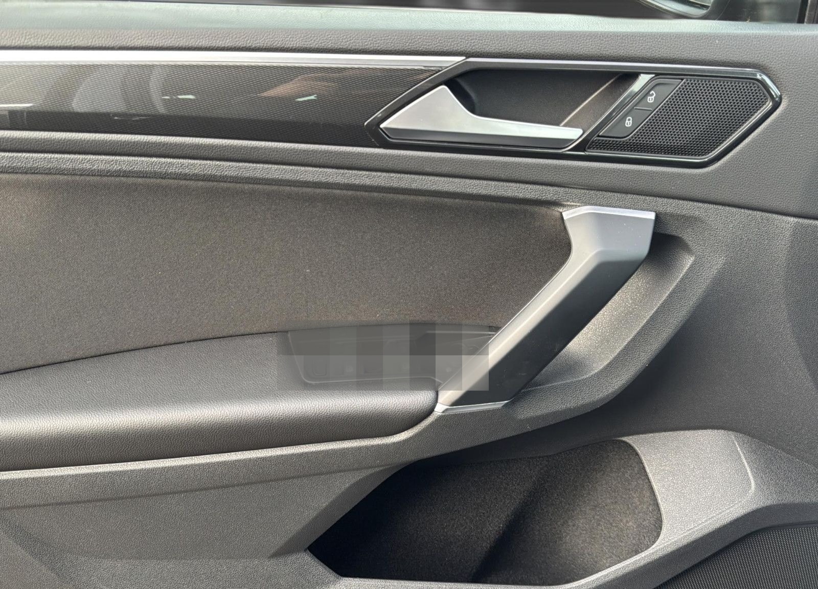 Volkswagen Tiguan Highline 4Motion+LED+HUD+AHK+ACC+1.HAND foto 14