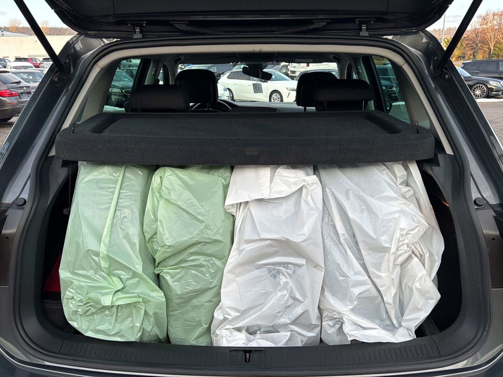 Volkswagen Tiguan Highline 4Motion+LED+HUD+AHK+ACC+1.HAND foto 8