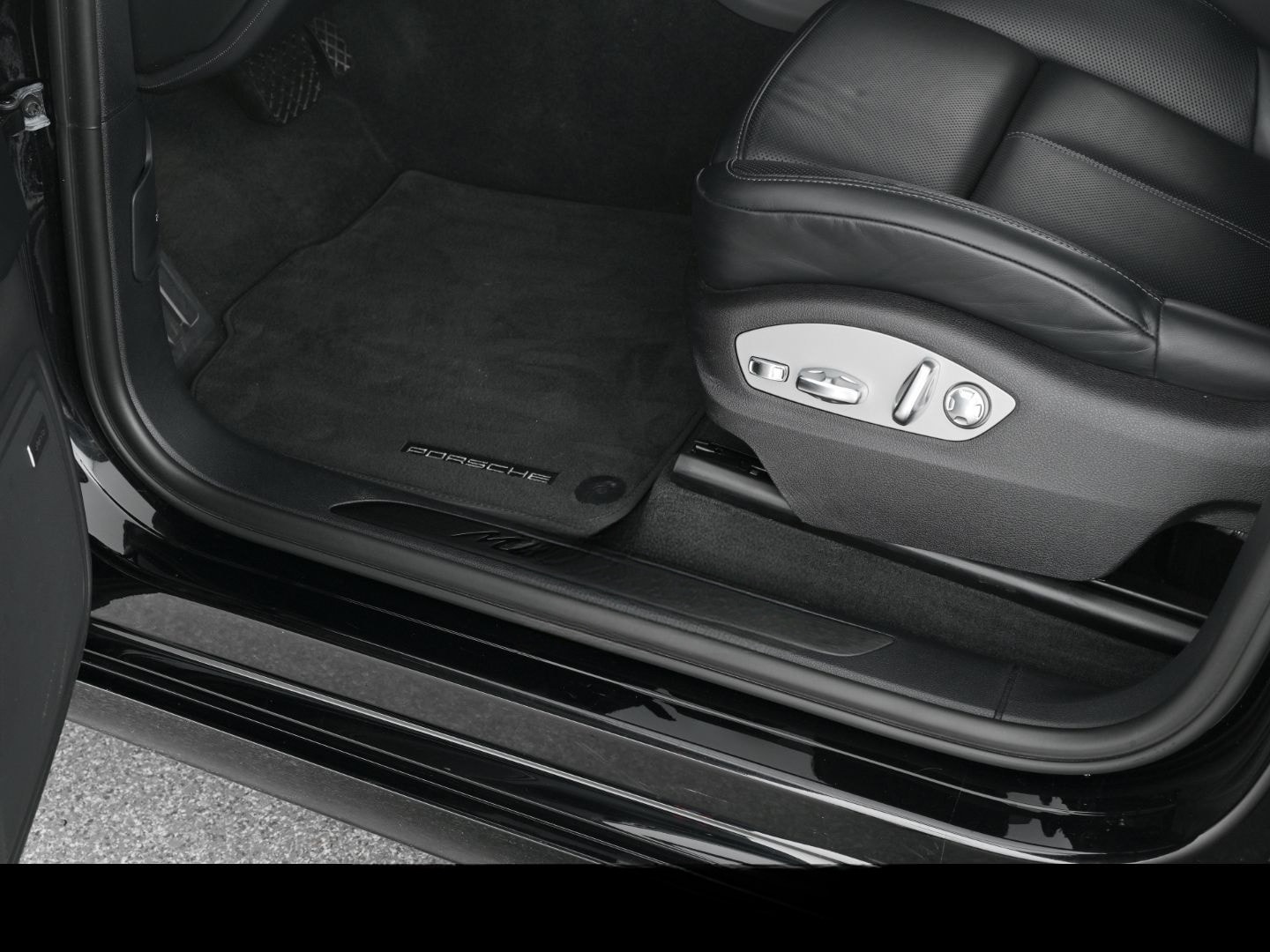 Porsche Macan GTS / 360 Kamera StandHZG Sportabgasanlage foto 14