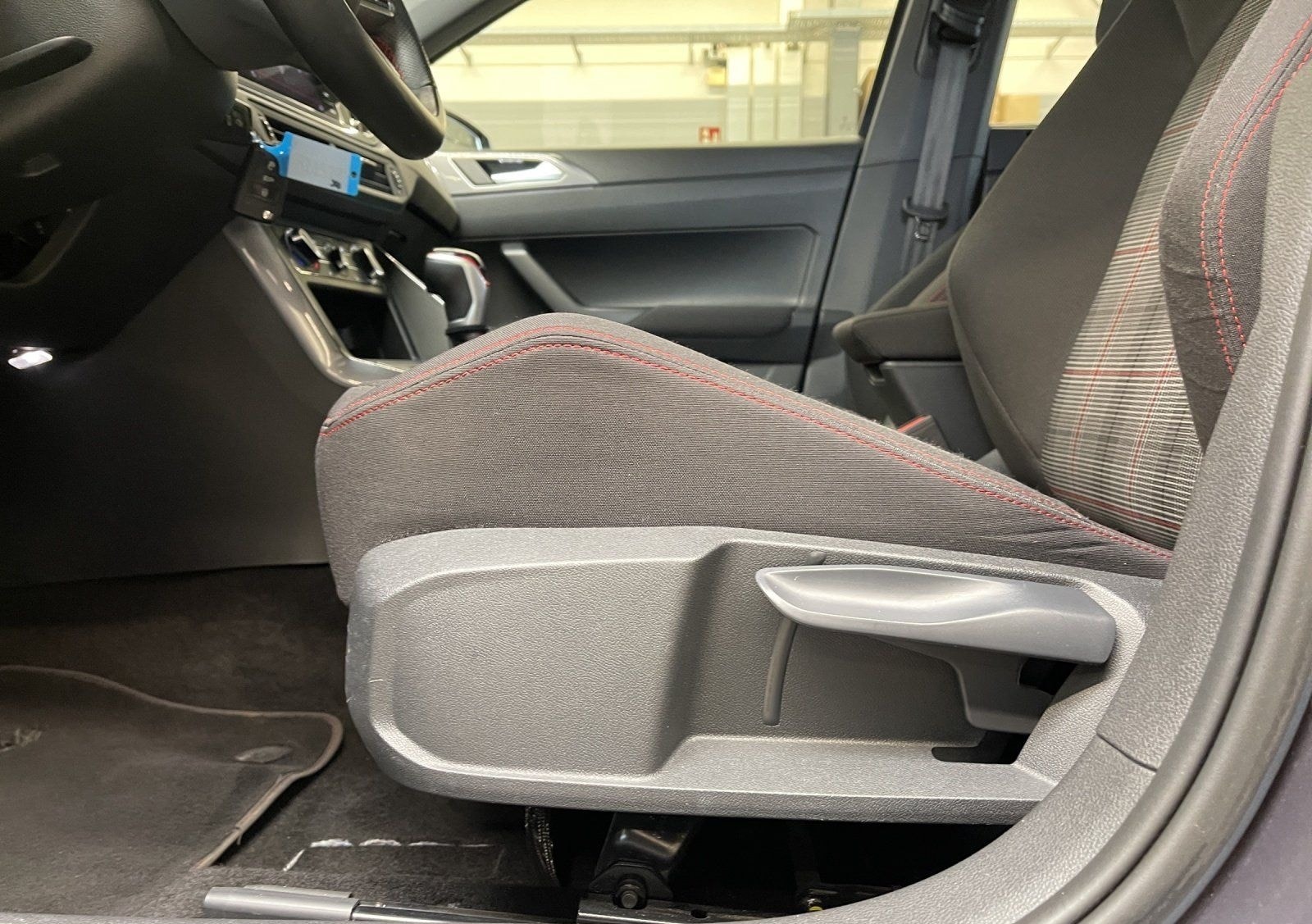 Volkswagen Polo VI 2.0 TSI GTI IQLight AUT Kam. Navi LED LM foto 10