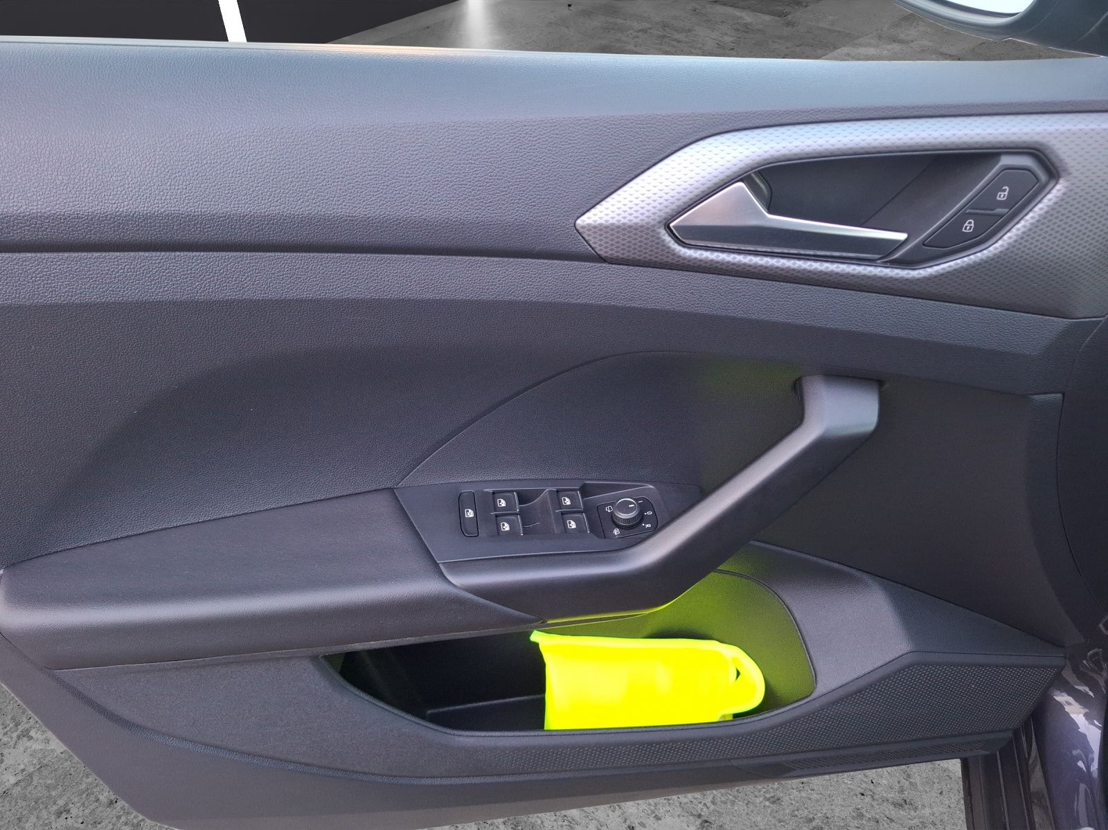 Volkswagen T-Cross TSI Active DSG LED Navi AID ACC RFK SH 1 foto 19