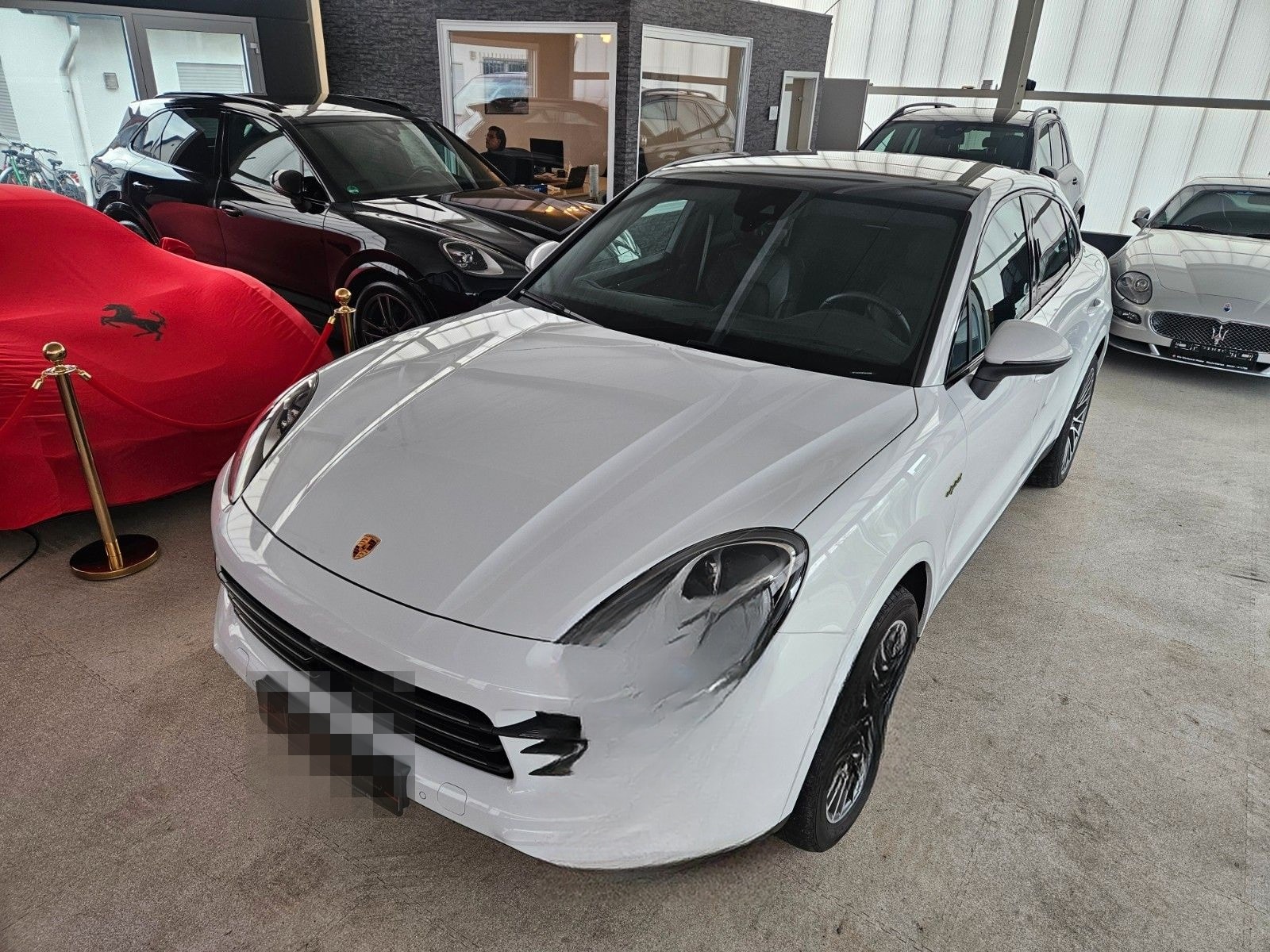 Porsche Cayenne Coupe E-Hybrid PlatinumEdition Burmester foto 3