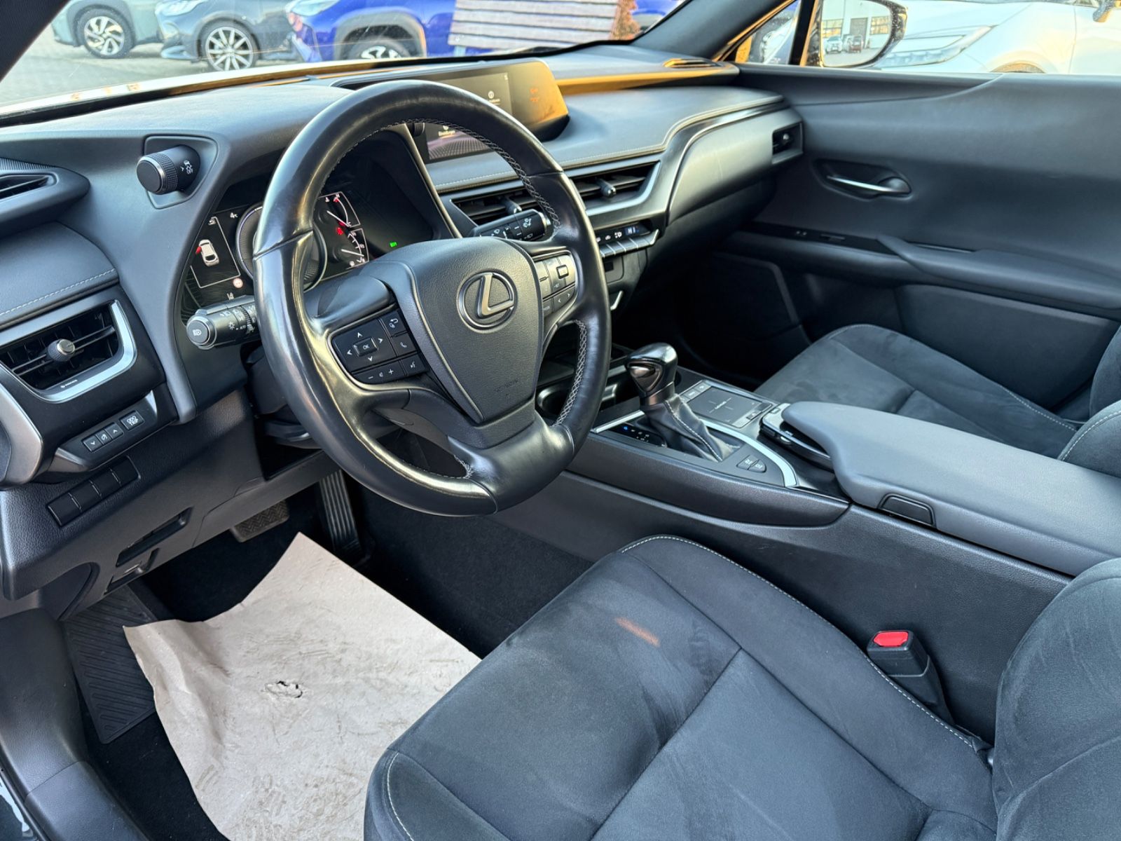Lexus UX 250 h Launch Edition foto 10