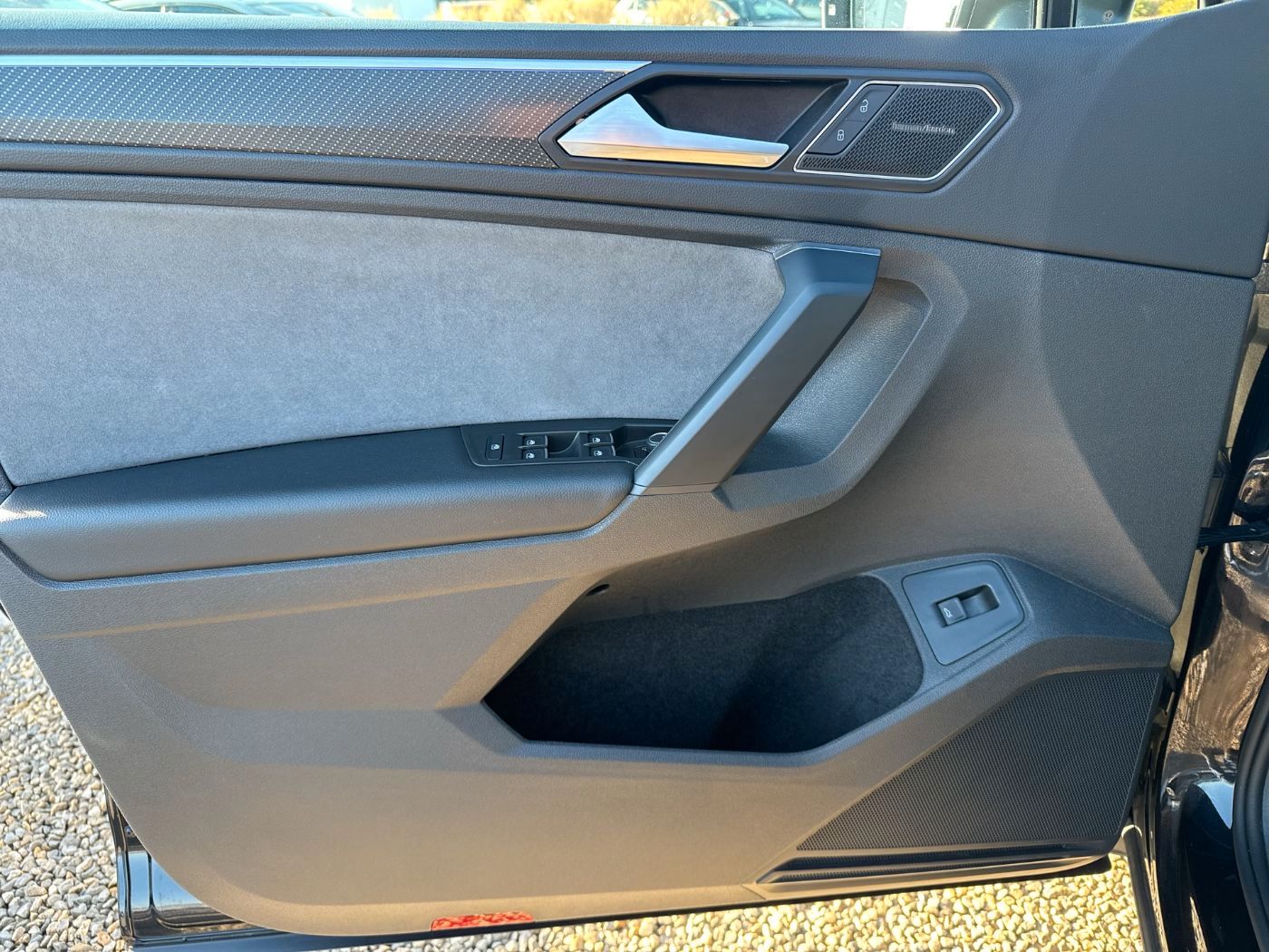 Volkswagen Tiguan R / R-Perform. Akrapovic / H&K DCC- Fahrw foto 16