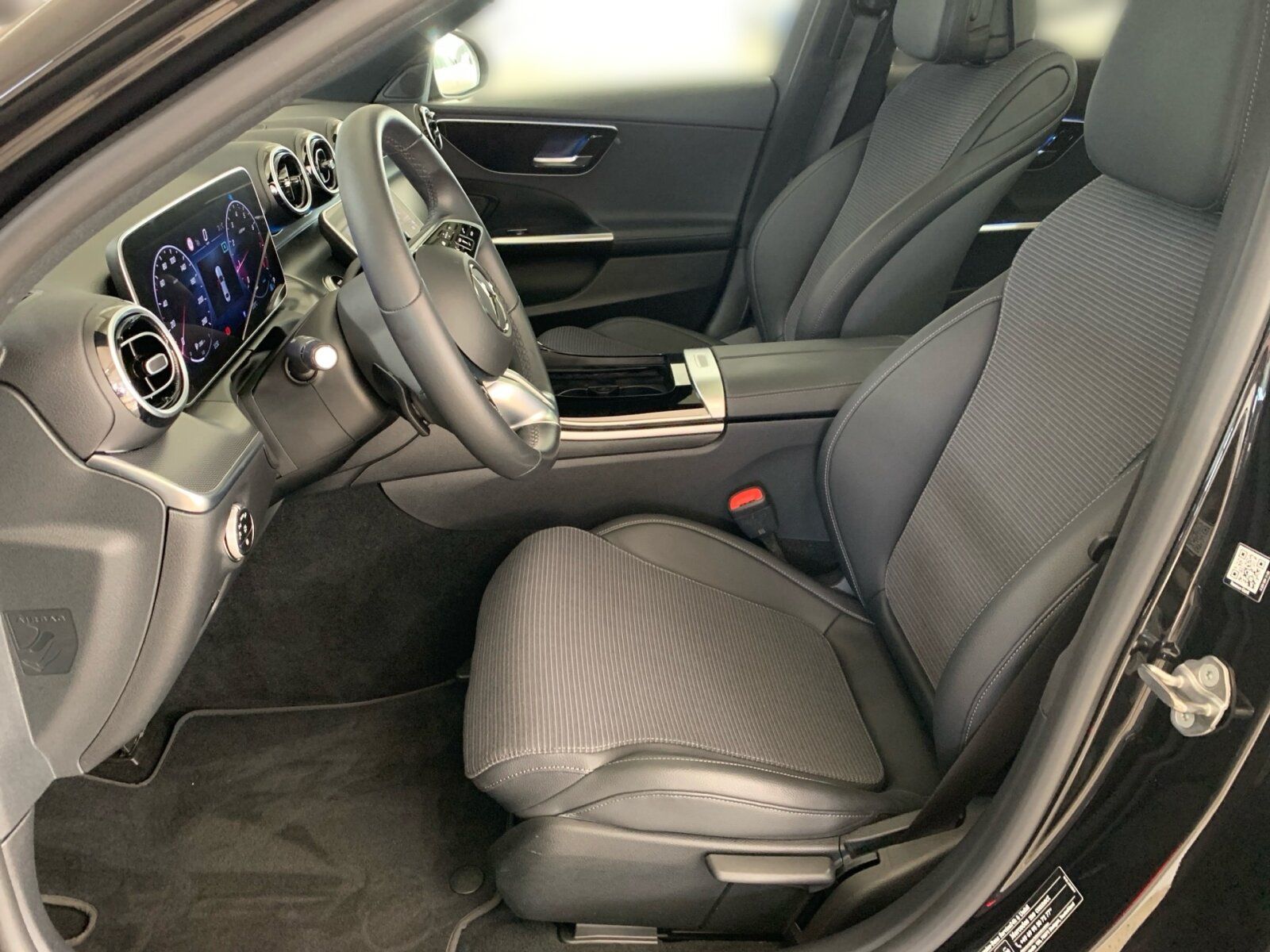 Mercedes-Benz C 200 *AVANTGARDE*PANO*KAMERA*LED*CARPLAY* foto 7