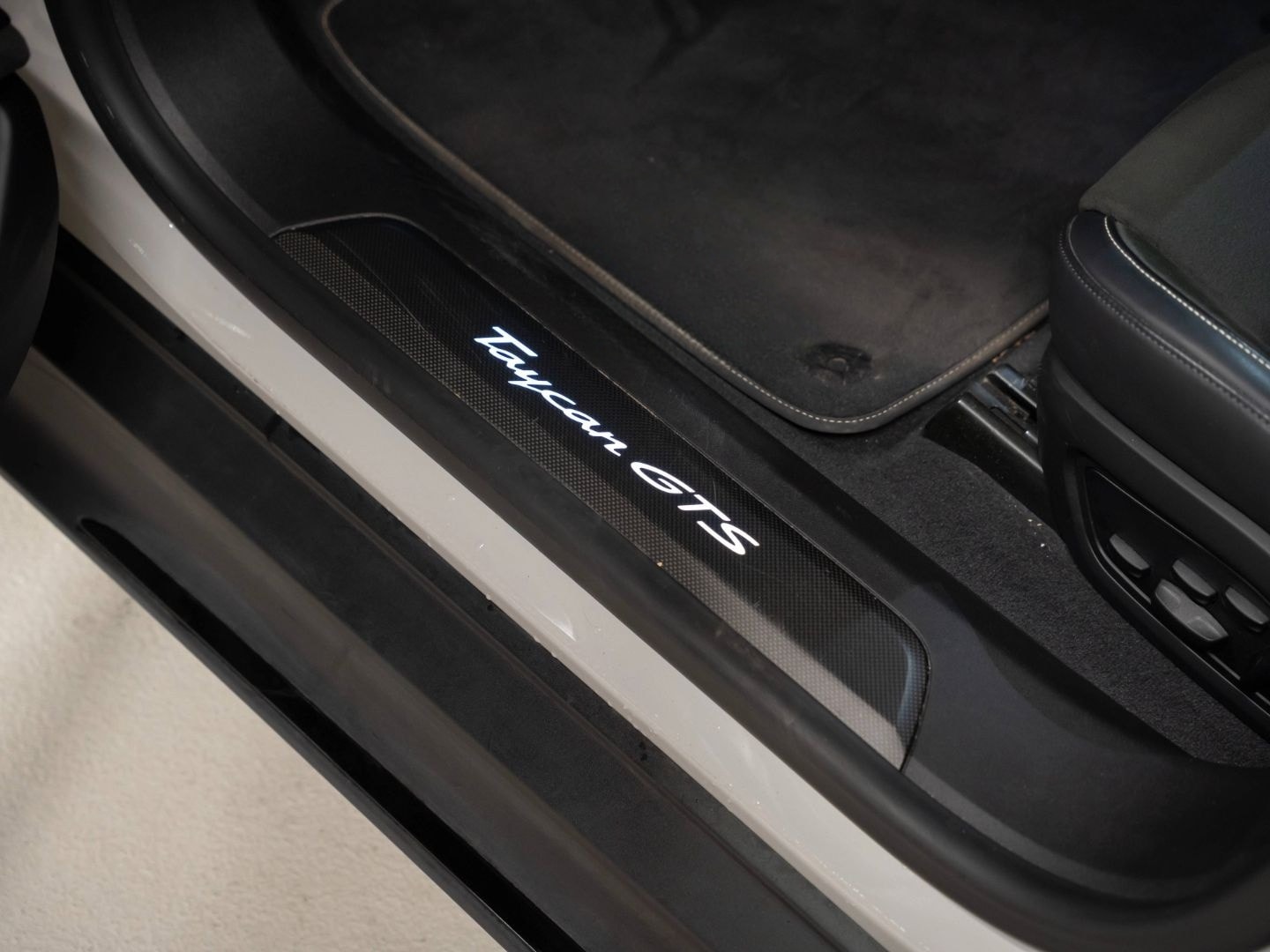 Porsche Taycan GTS HeadUp Beifahrerdisplay Burmester foto 21