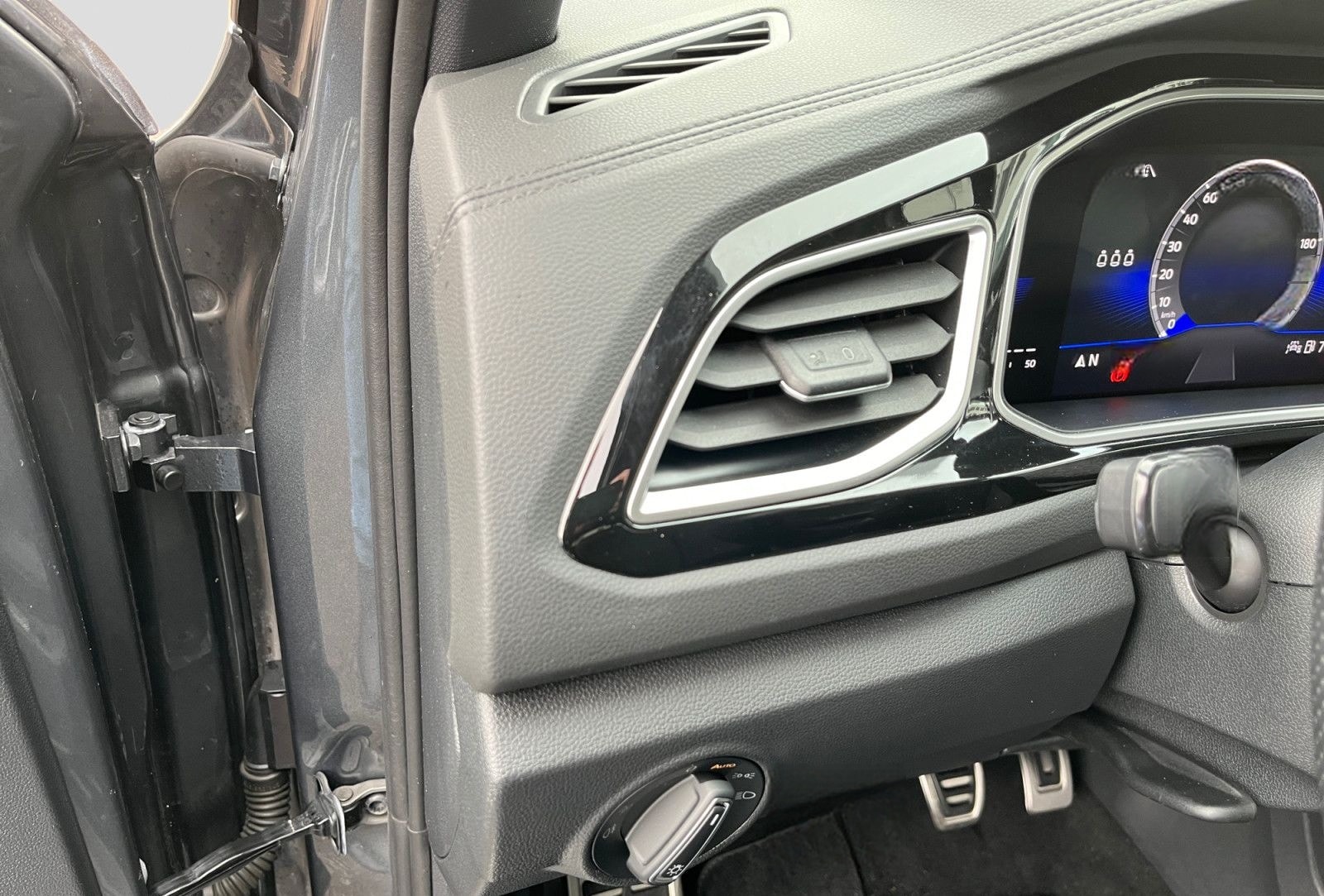 Volkswagen T-Roc 1.0TSI R-Line ACC Cam LED+ Navi Parklenk foto 13