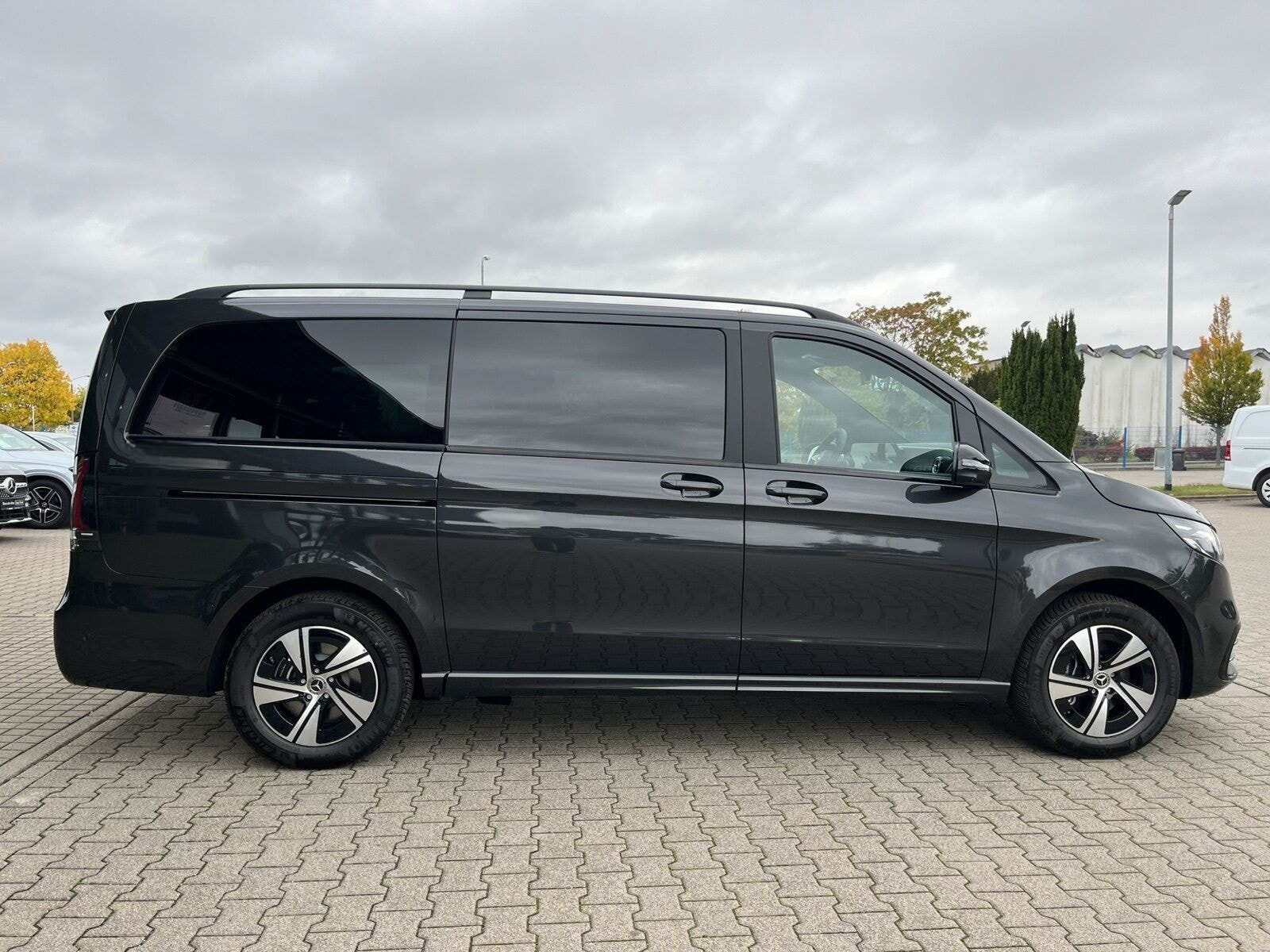 Mercedes-Benz V 300 d 4M AV L AMG Night STANDHZ+AHZV+DISTR+360 foto 4