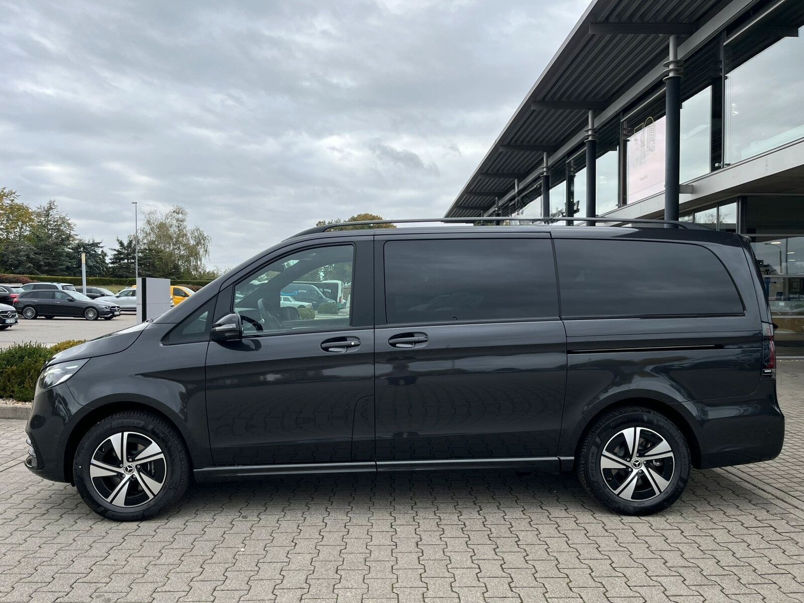 Mercedes-Benz V 300 d 4M AV L AMG Night STANDHZ+AHZV+DISTR+360 foto 9