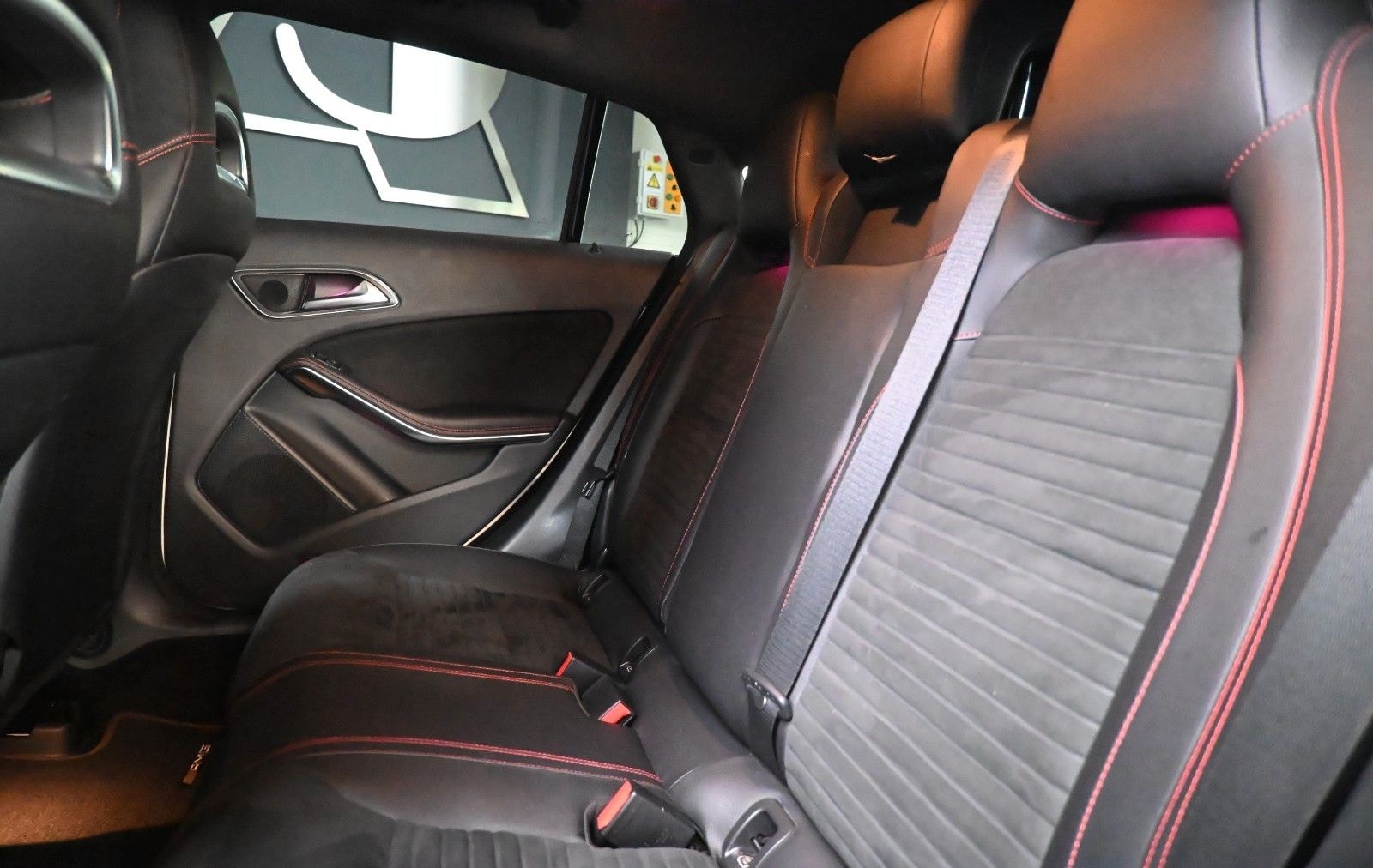 Mercedes-Benz CLA 200 Shooting Brake/NIGHT/AMG/LED/PANO foto 8