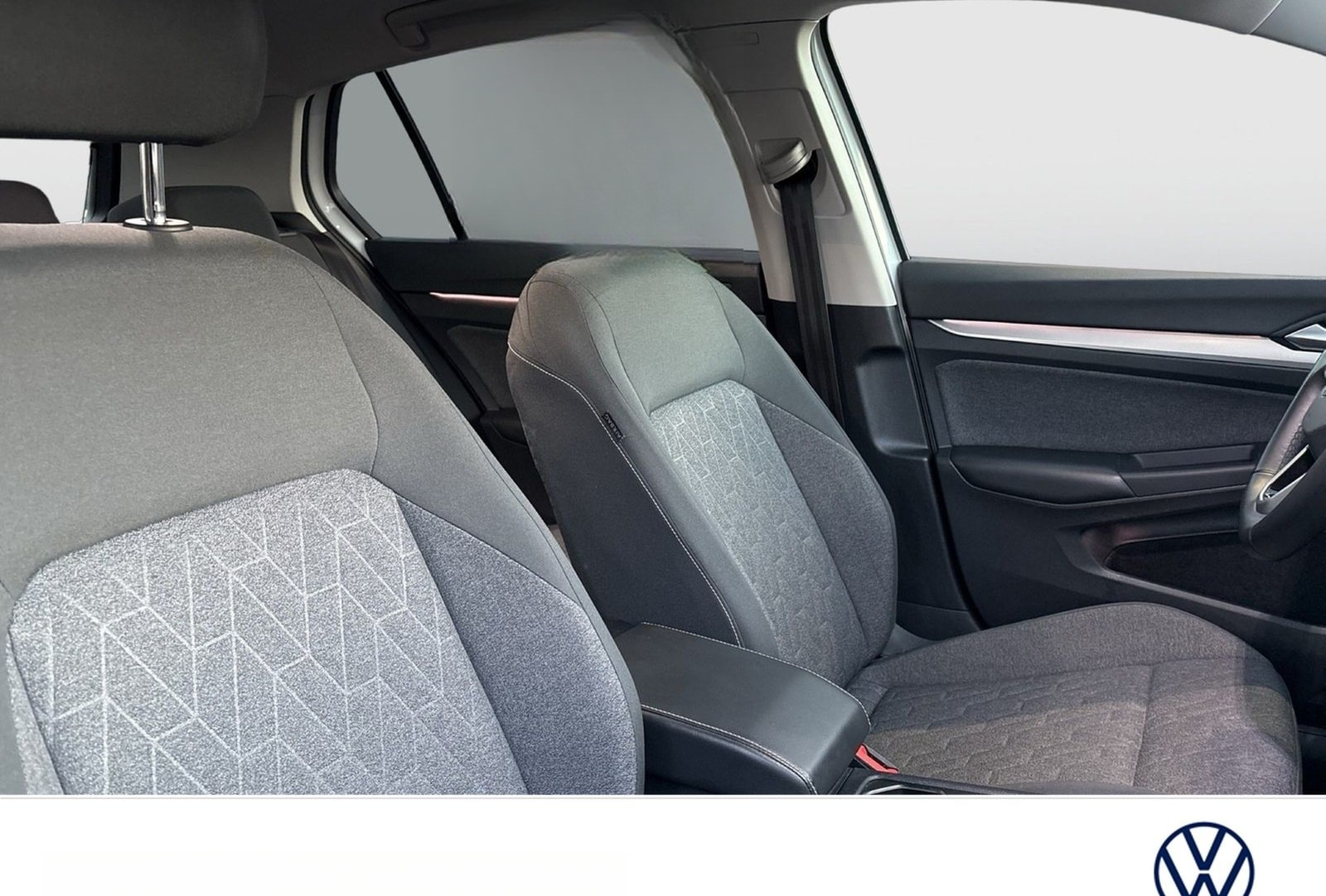 Volkswagen Golf VIII 1.0 eTSI MOVE STANDHZ. AHK CAM NAVI foto 9