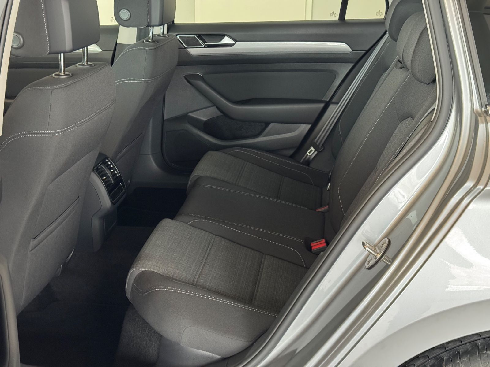 Volkswagen Passat Variant 2.0 TDI Business Matrix/AHK/Kam foto 10