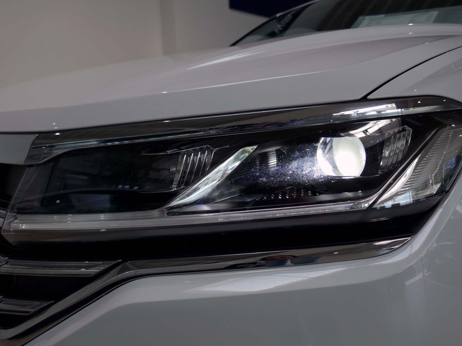 Volkswagen Touareg 3.0 TDI V6 4MOTION | LED RFK ACC Navi foto 5