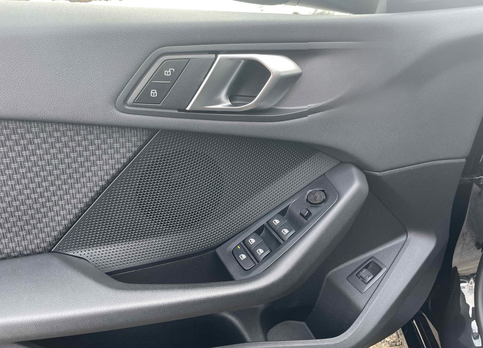 BMW 118i LED/Navi/Lenkradhzg/Garantie bis 03/2029/Sp foto 18