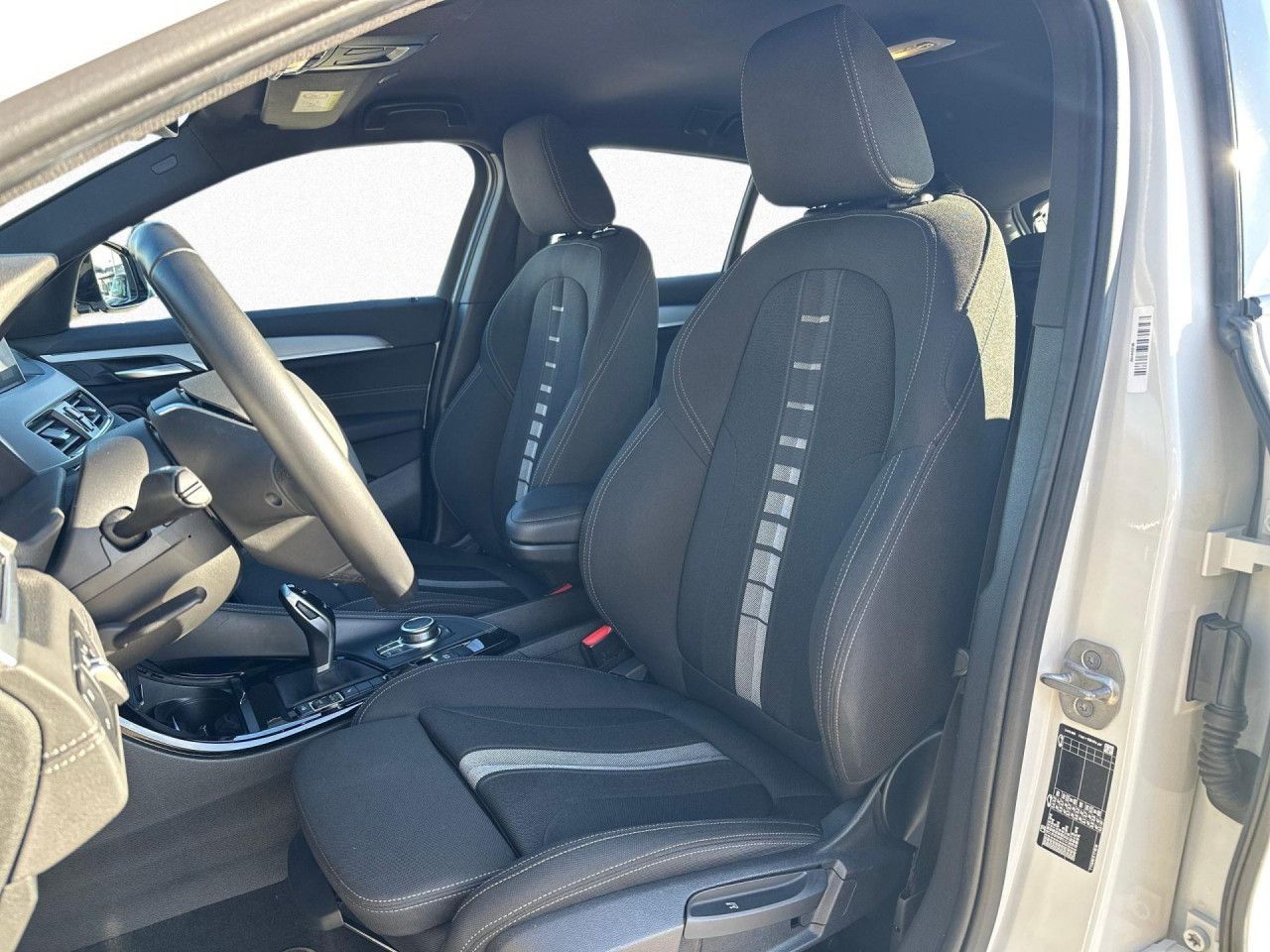 BMW X2 sDrive20d PA DA LED PDC RFK HiFi SitzHz Navi foto 12