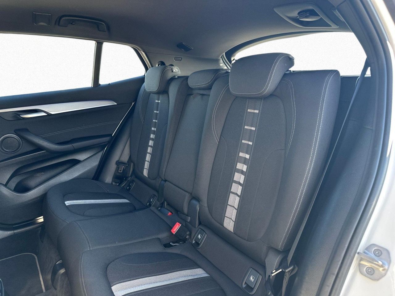 BMW X2 sDrive20d PA DA LED PDC RFK HiFi SitzHz Navi foto 14