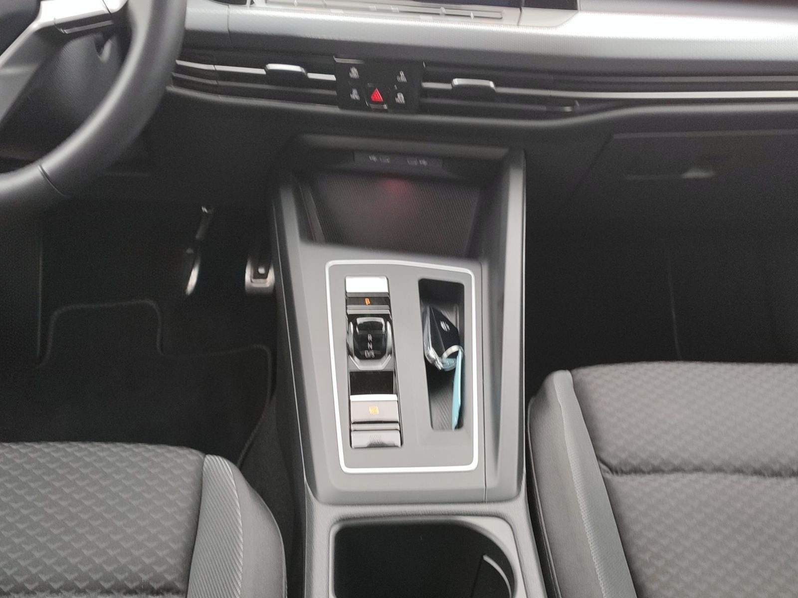 Volkswagen Golf VIII 1.5 eTSI DSG Active* Navi*AHK*Kamera*I foto 9