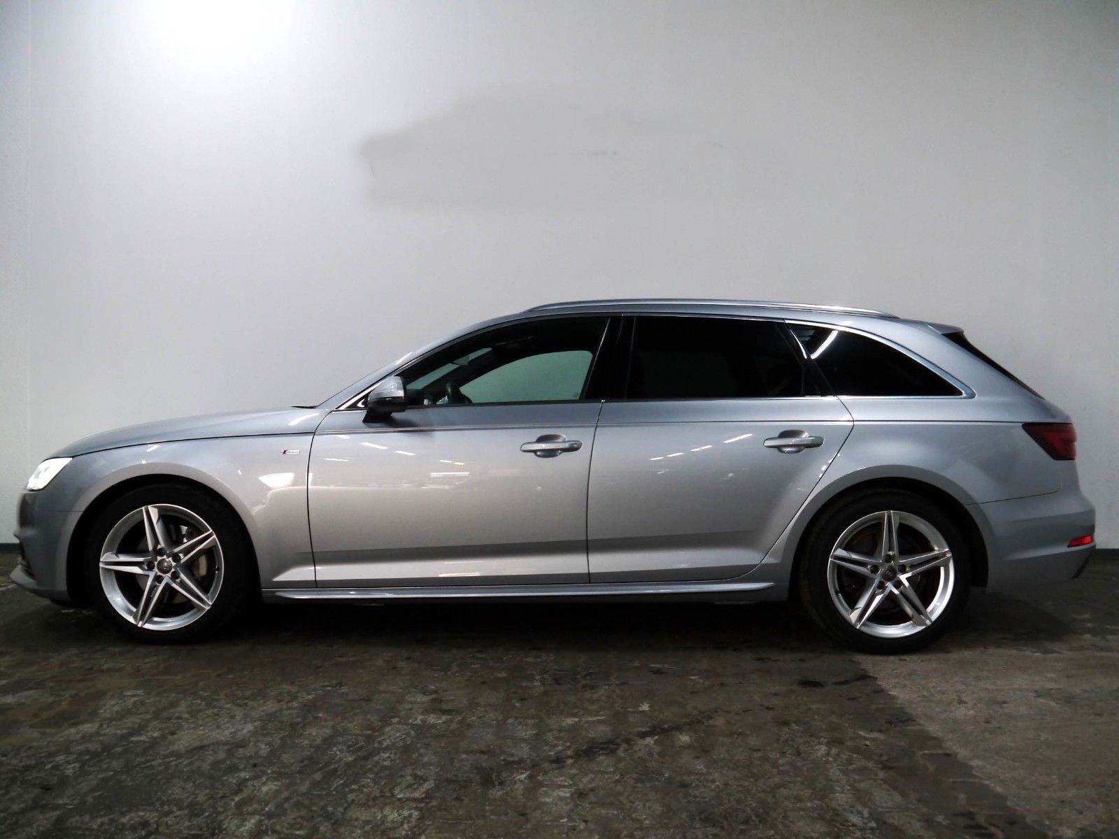 Audi A4 Avant S Line ACC Kamera Lane LED Virtual Spur foto 6