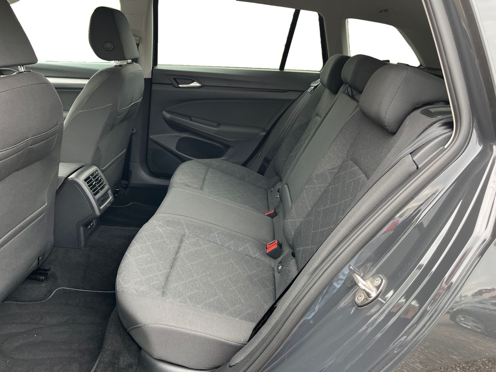 Volkswagen Golf VIII Variant 2.0TDI DSG Life AHK Cam Navi foto 11