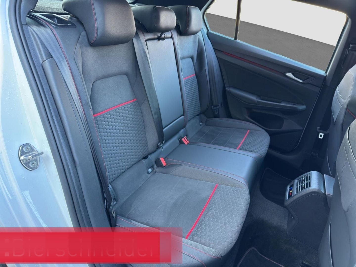 Volkswagen Golf GTI 8 2.0 TSI DSG Clubsport PANO REAR VIEW  foto 24