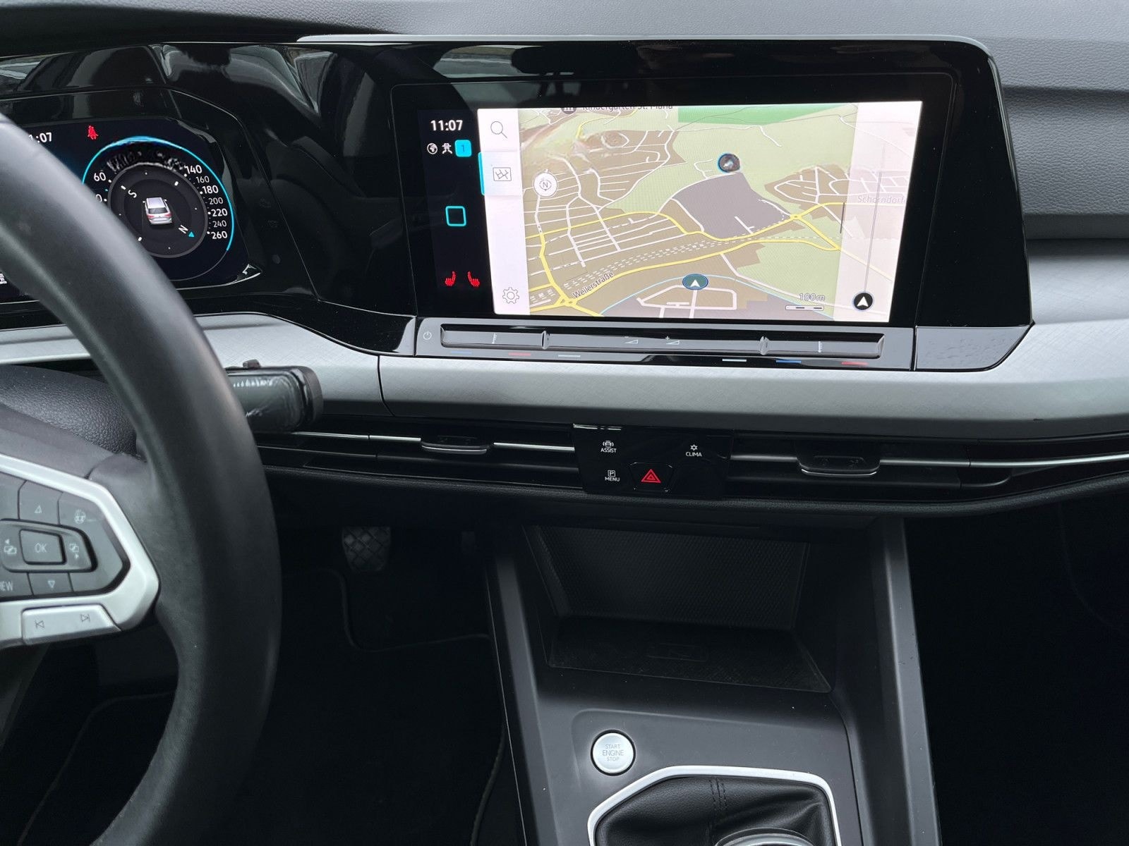 Volkswagen Golf VIII Variant 1.5TSI Life ACC Cam Navi Pano foto 7