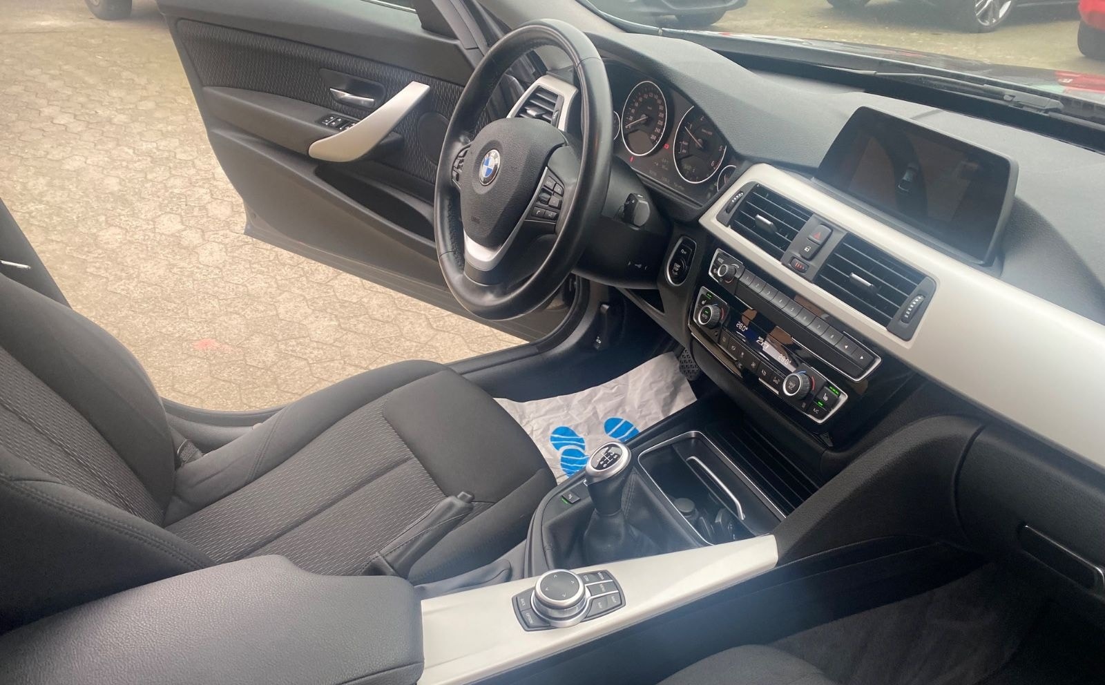 BMW 320 3 Gran Turismo 320 d Advantage foto 23