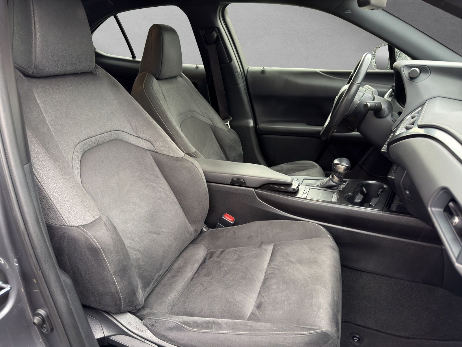 Lexus UX 250 h*STYLE*CARPLAY*PDC*15 JAHRE GARANTIE foto 18