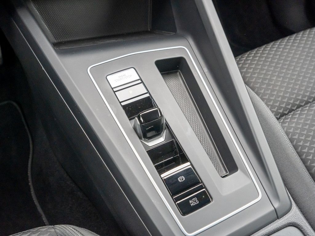 Volkswagen Golf VIII ACTIVE 2,0 l TDI DSG AHK ACC LED NAVI foto 15