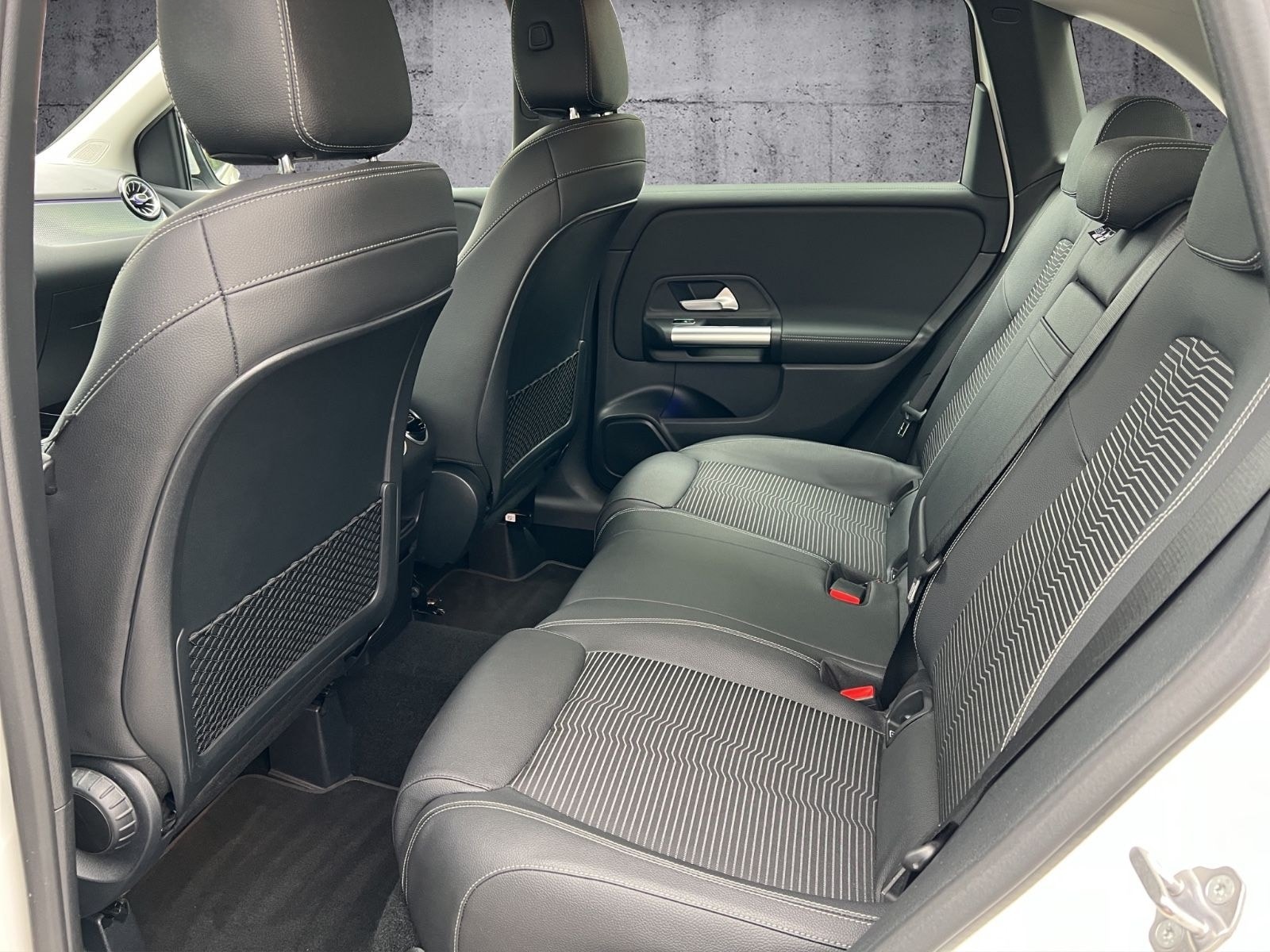 Mercedes-Benz B 180d Aut. NAVI KAMERA LED AHK StandHz. 1 HAND foto 17