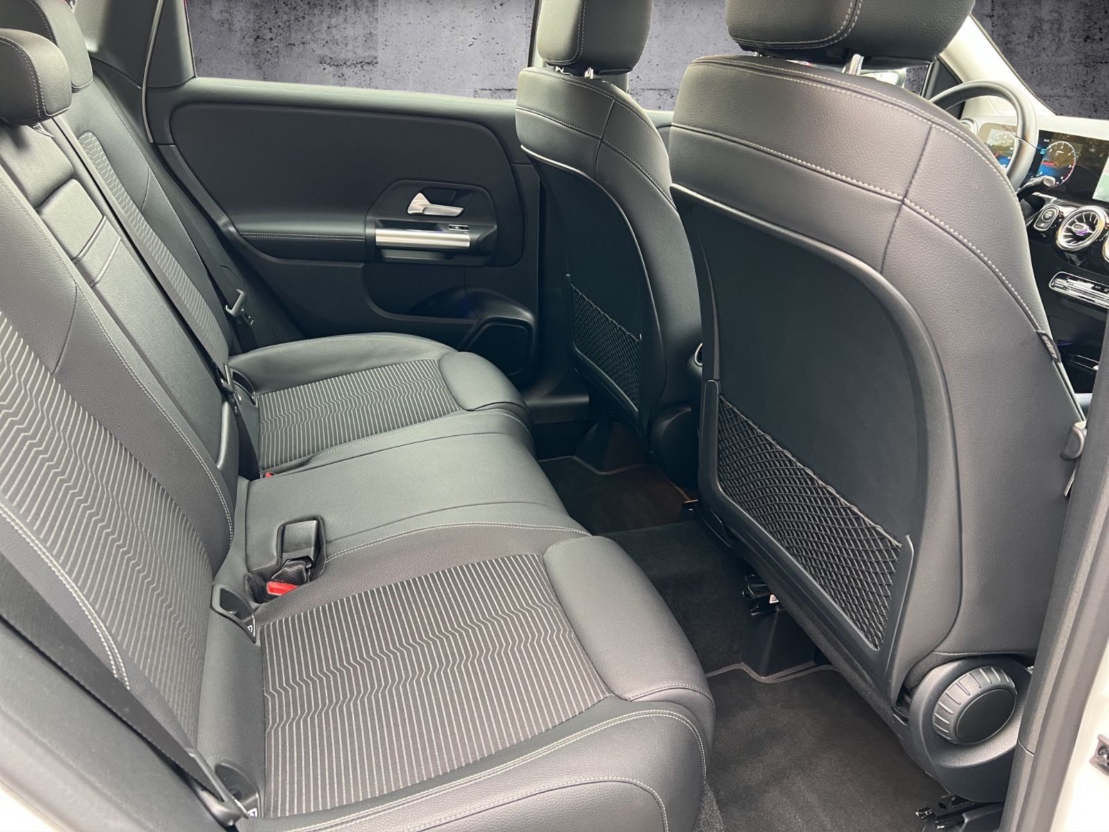 Mercedes-Benz B 180d Aut. NAVI KAMERA LED AHK StandHz. 1 HAND foto 18