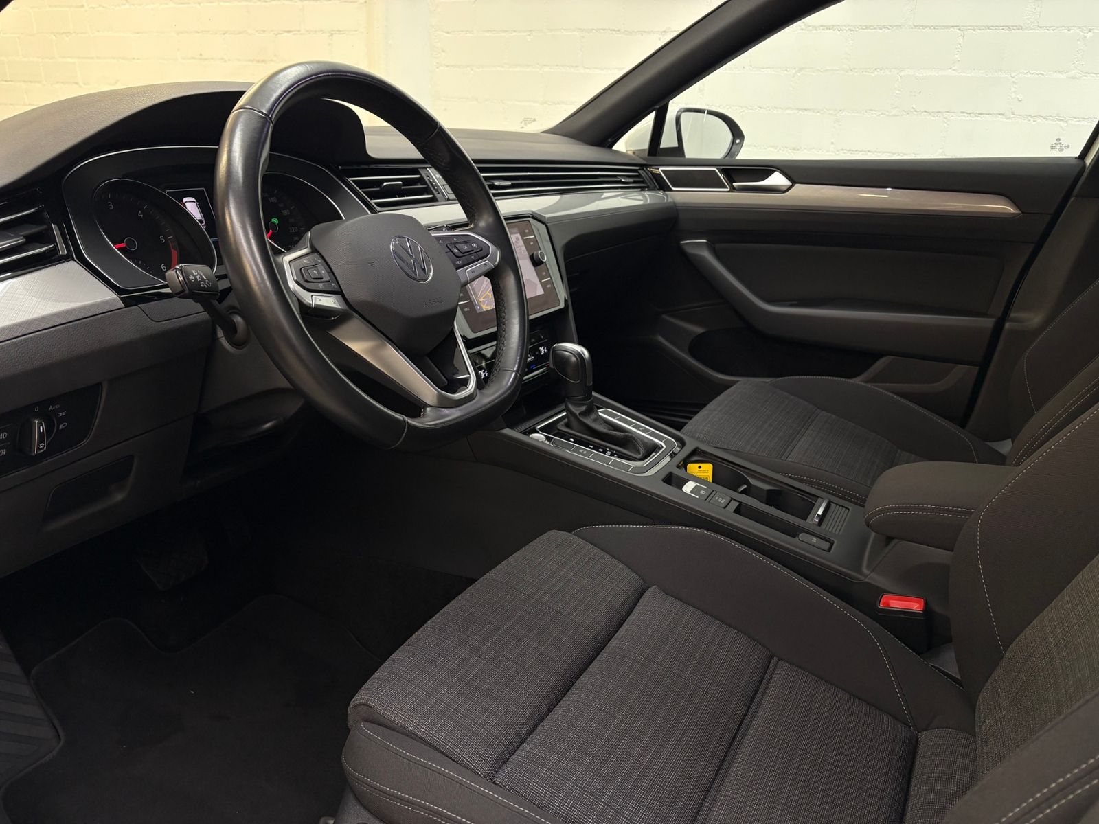 Volkswagen Passat Variant 2.0 TDI DSG Business Navi LED ACC foto 13