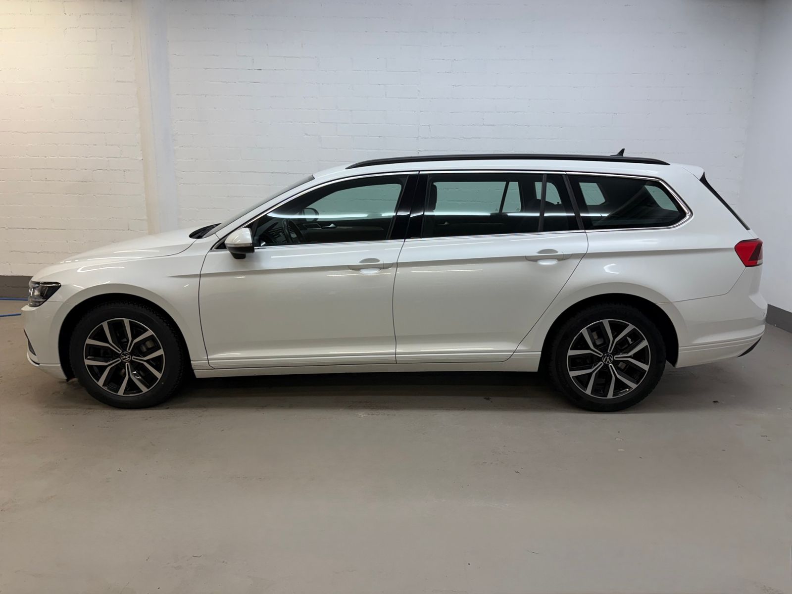 Volkswagen Passat Variant 2.0 TDI DSG Business Navi LED ACC foto 5