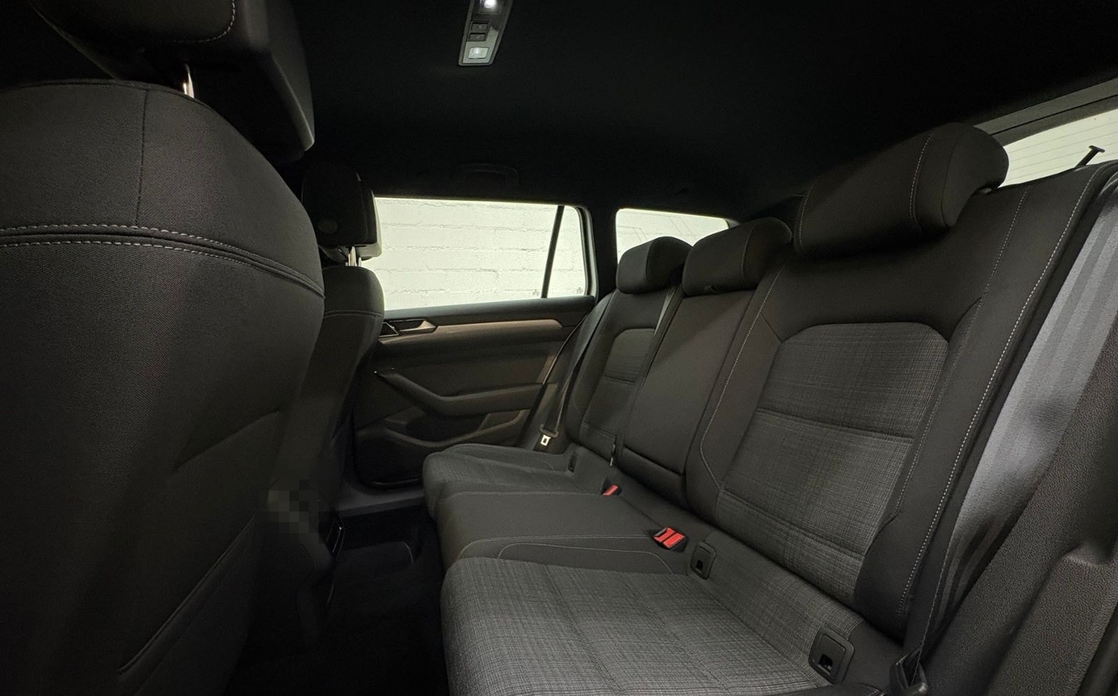 Volkswagen Passat Variant 2.0 TDI DSG Business Navi LED ACC foto 9