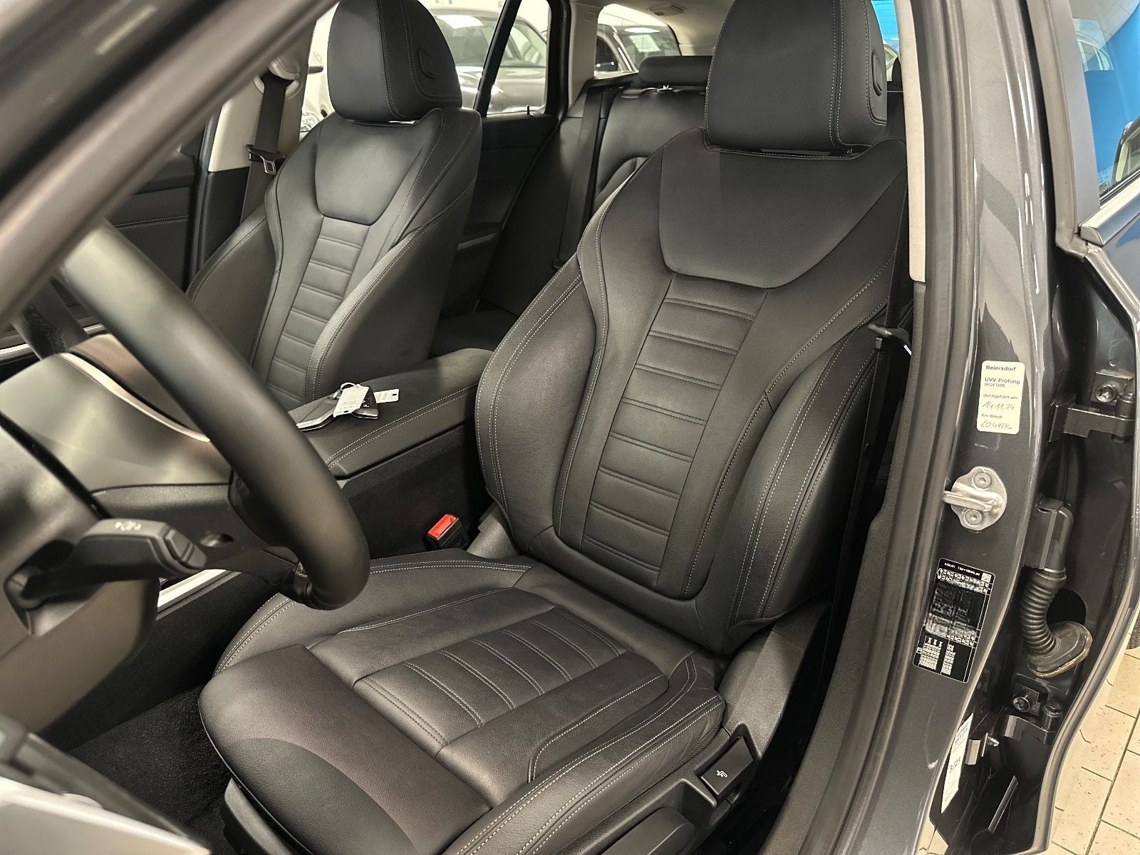 BMW 318d/LCPProf/Navi/LEDerSportStz/Temp/M-Lenkrad foto 13