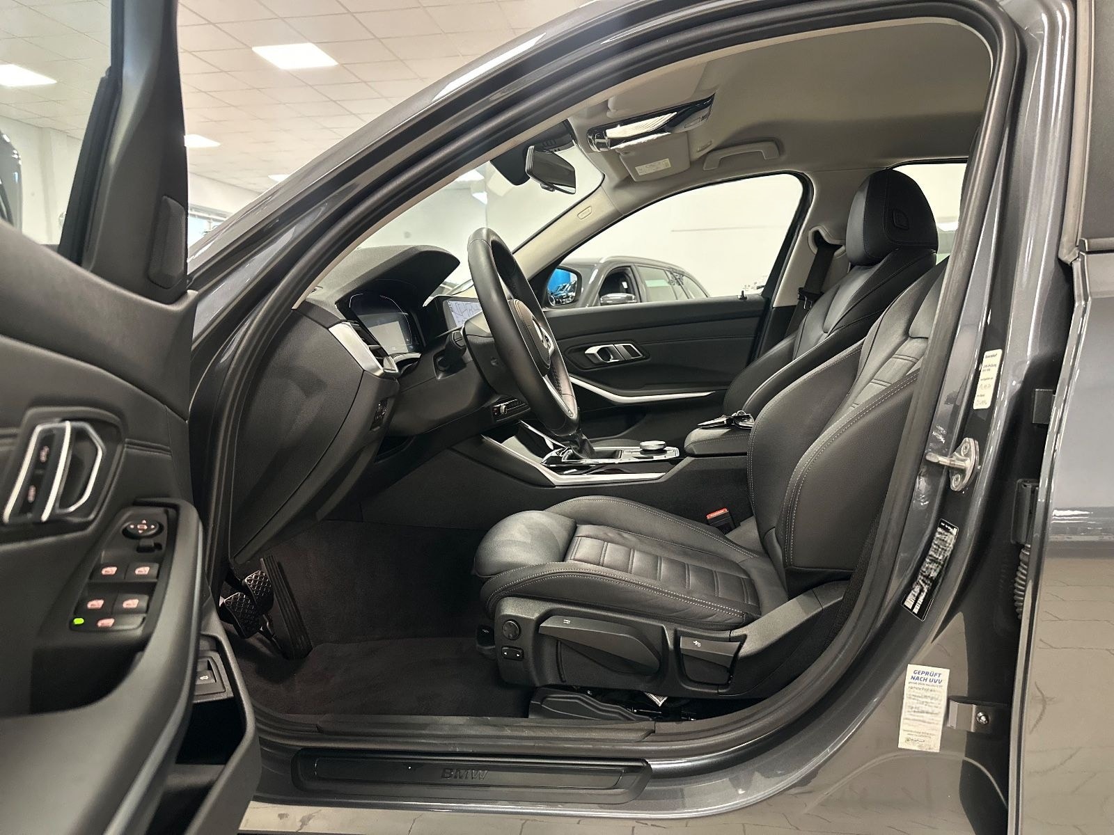 BMW 318d/LCPProf/Navi/LEDerSportStz/Temp/M-Lenkrad foto 14