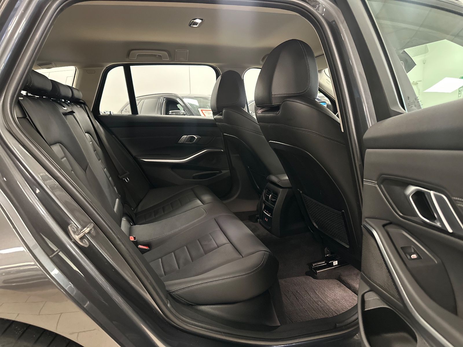 BMW 318d/LCPProf/Navi/LEDerSportStz/Temp/M-Lenkrad foto 20