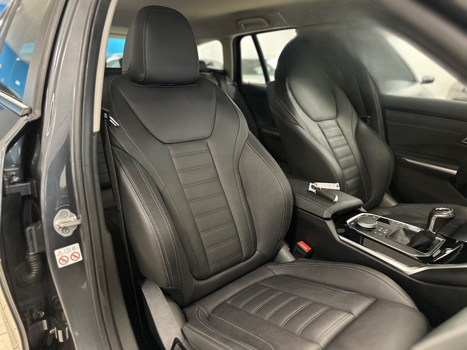 BMW 318d/LCPProf/Navi/LEDerSportStz/Temp/M-Lenkrad foto 21