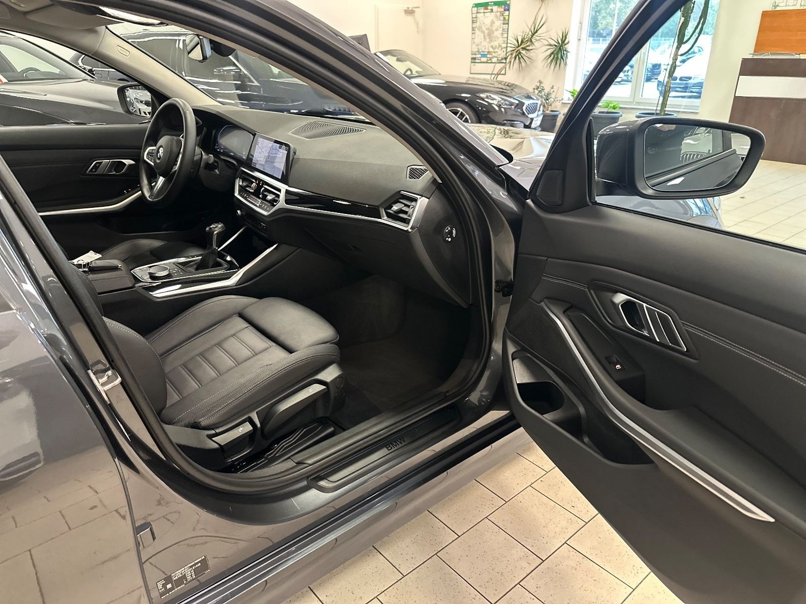 BMW 318d/LCPProf/Navi/LEDerSportStz/Temp/M-Lenkrad foto 22