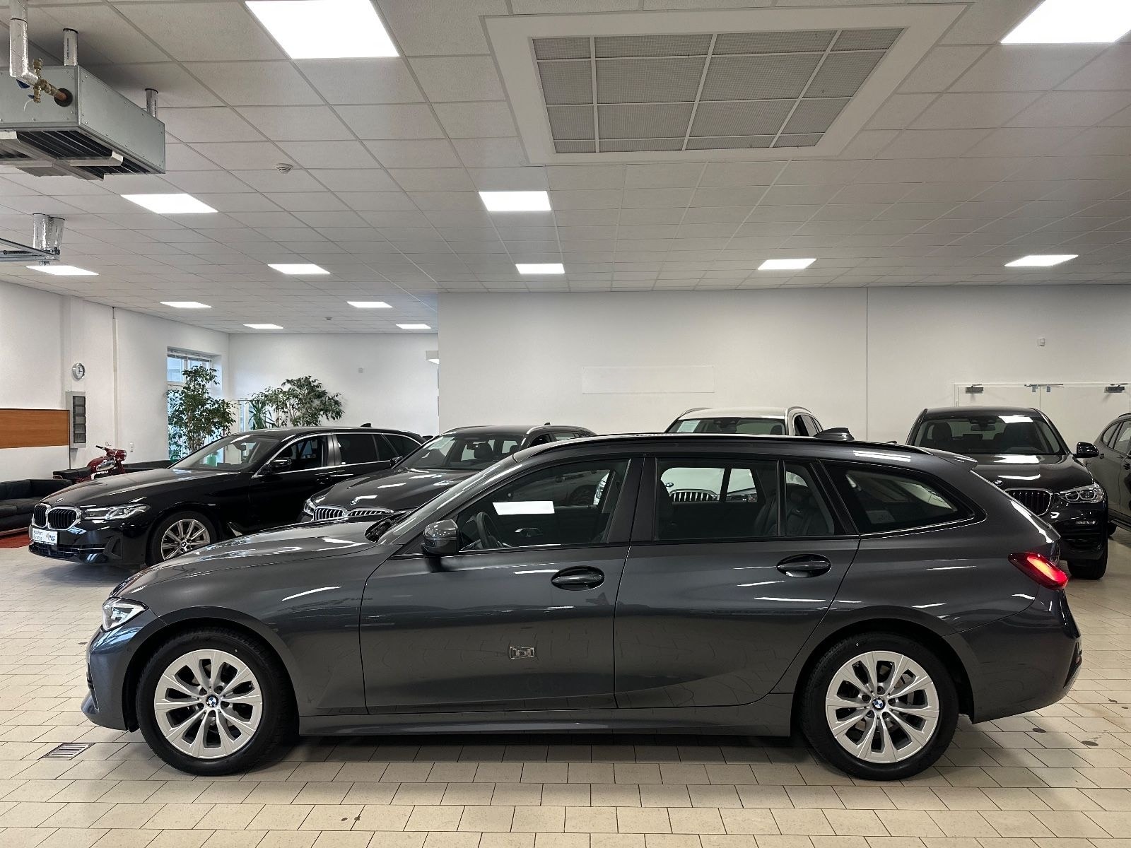 BMW 318d/LCPProf/Navi/LEDerSportStz/Temp/M-Lenkrad foto 6